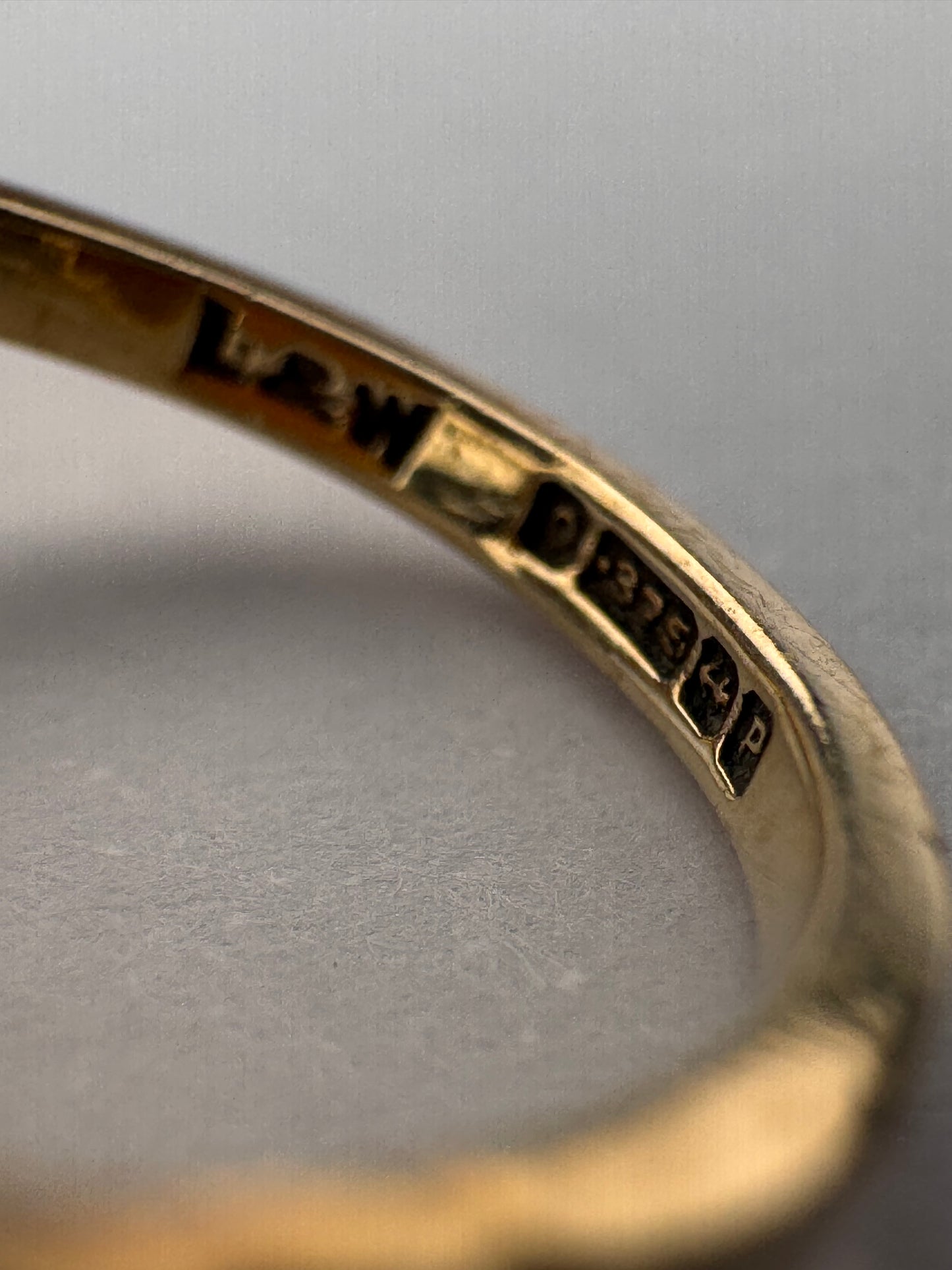 Vintage 9ct Cameo Yellow Gold Ring