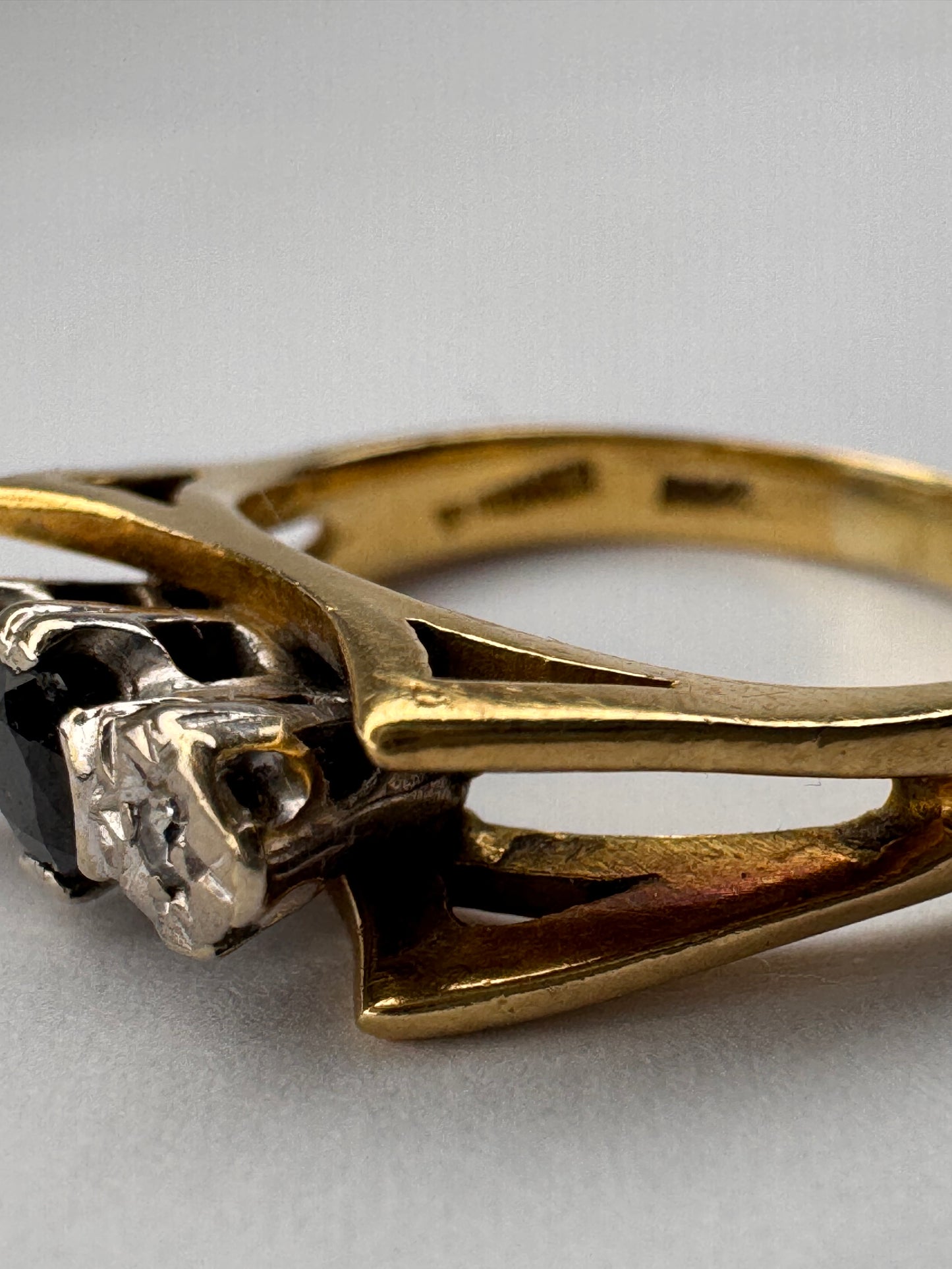 18ct Sapphire Diamond Trilogy Yellow Gold Ring