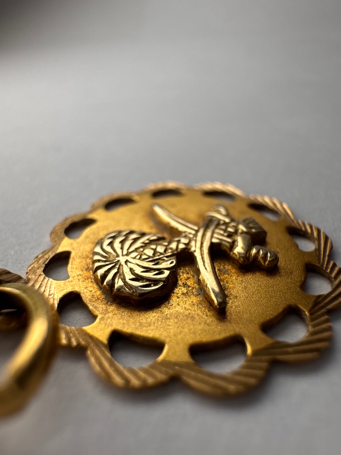 18ct Gold Saudi Pendant