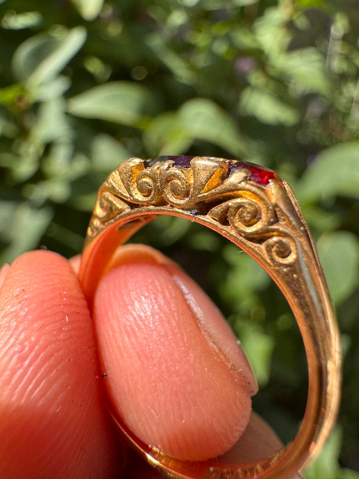 18ct Yellow Gold Garnet Ring