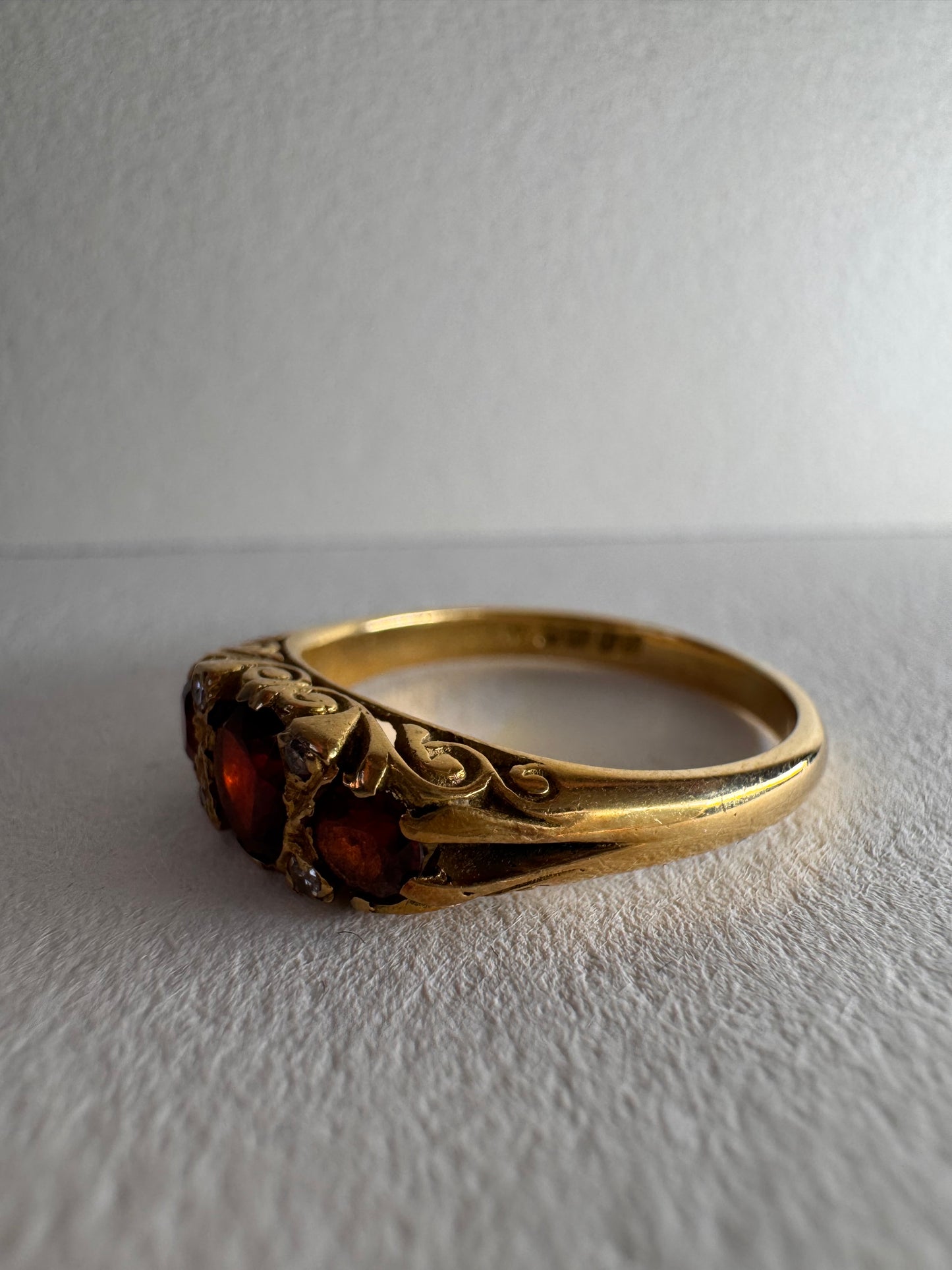 18ct Yellow Gold Garnet Ring