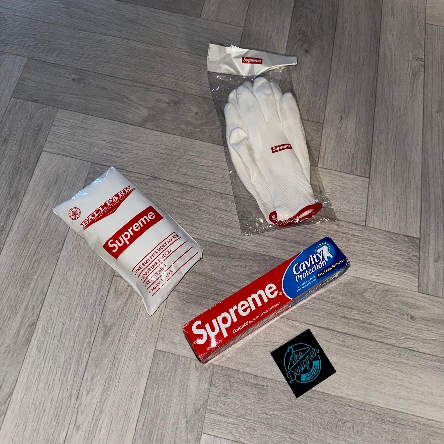 Colgate x Supreme Toothpaste
Supreme Cotton gloves
Supreme Poncho
(Bundle)