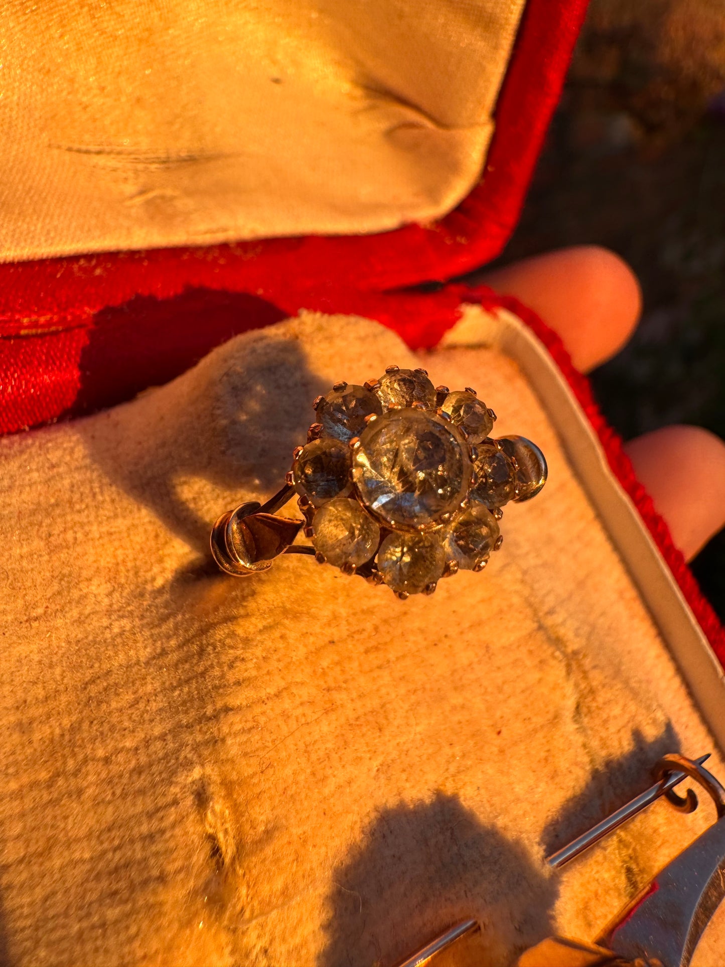 Mid-Century Italian Costume Jewellery Set – Opalescent Brooch & Faux Diamond Ring (c.1950s–60s)
(Found my house in Sicily )