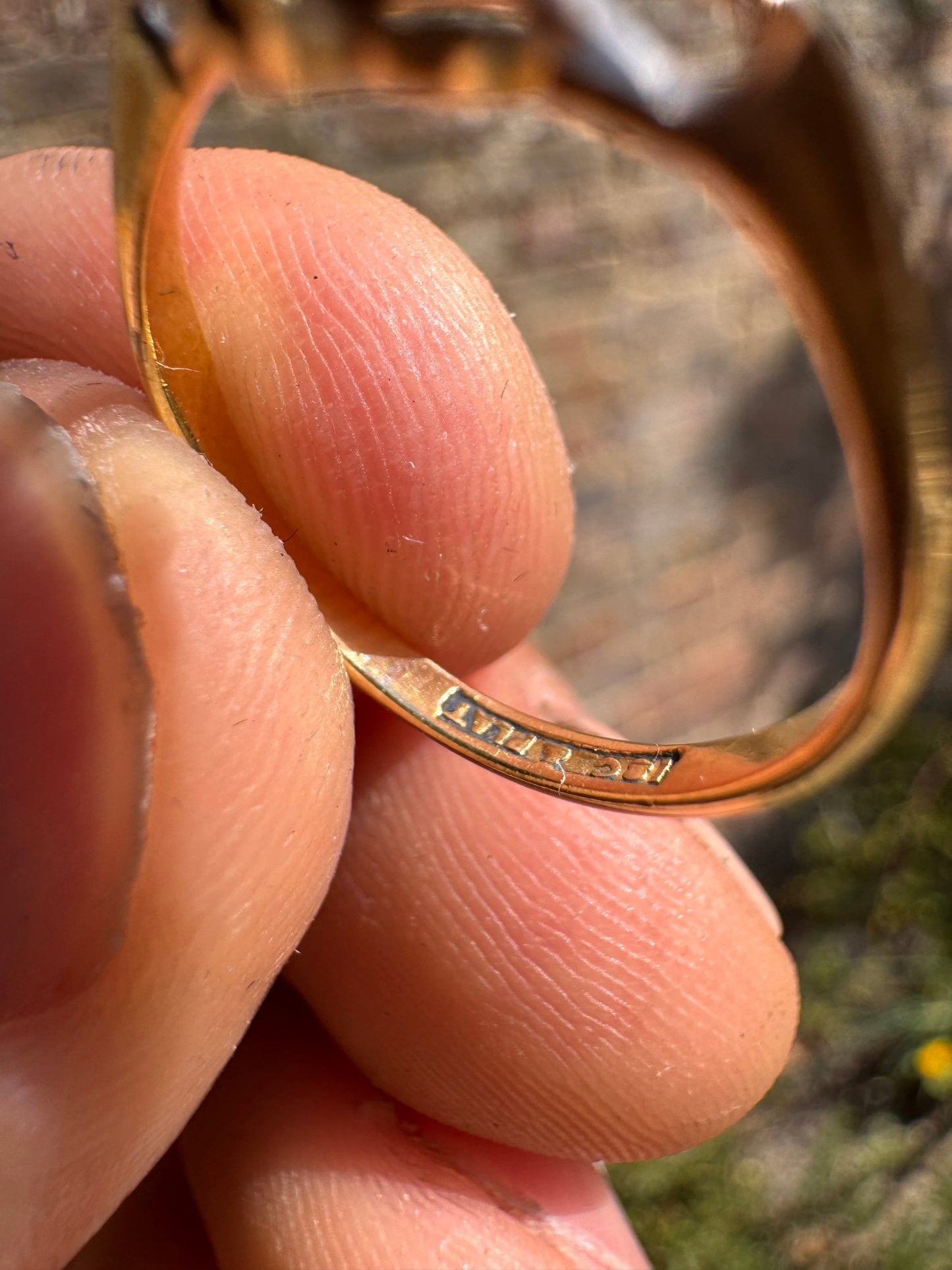 Lot 15: Antique 18ct Yellow Gold Platinum Diamond Ring (Estimate £80-120)