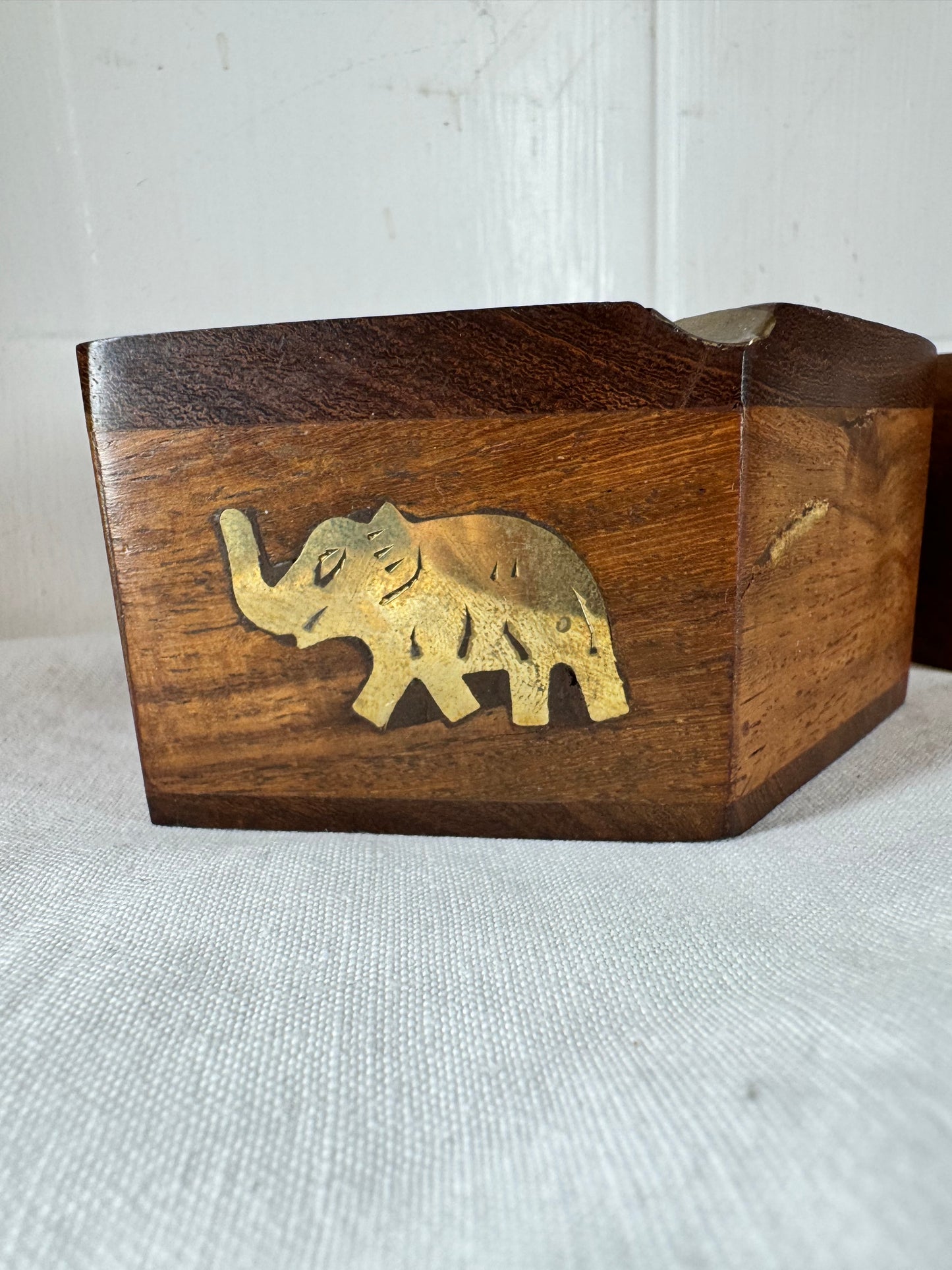 Vintage 10cm Teak Wood Brass Inlaid Elephant Stars 3 Smoker Ashtrays x2