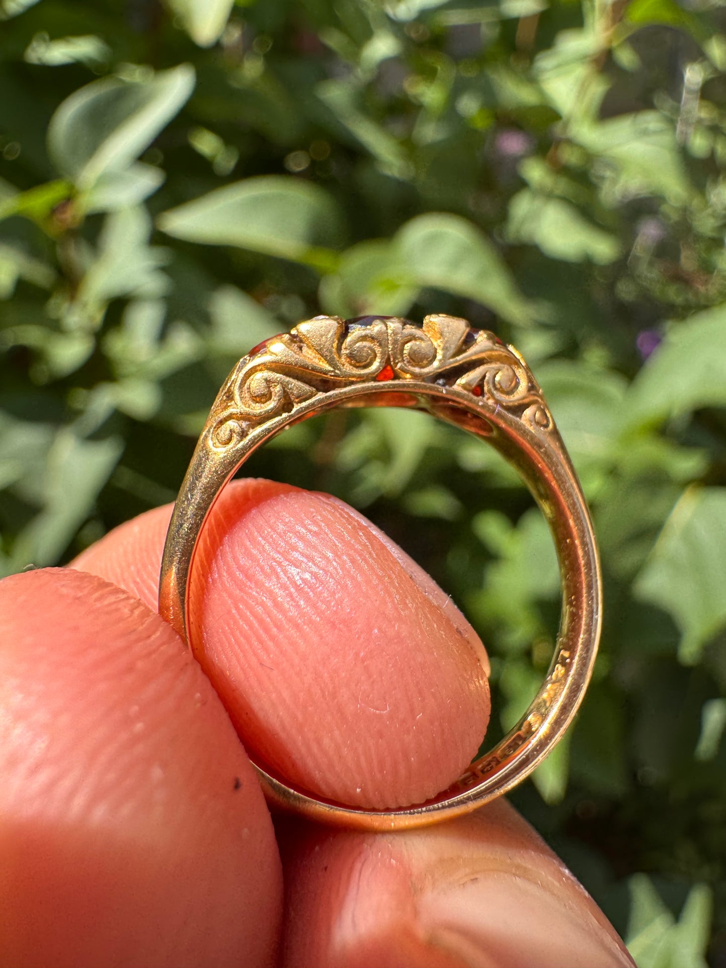 18ct Yellow Gold Garnet Ring