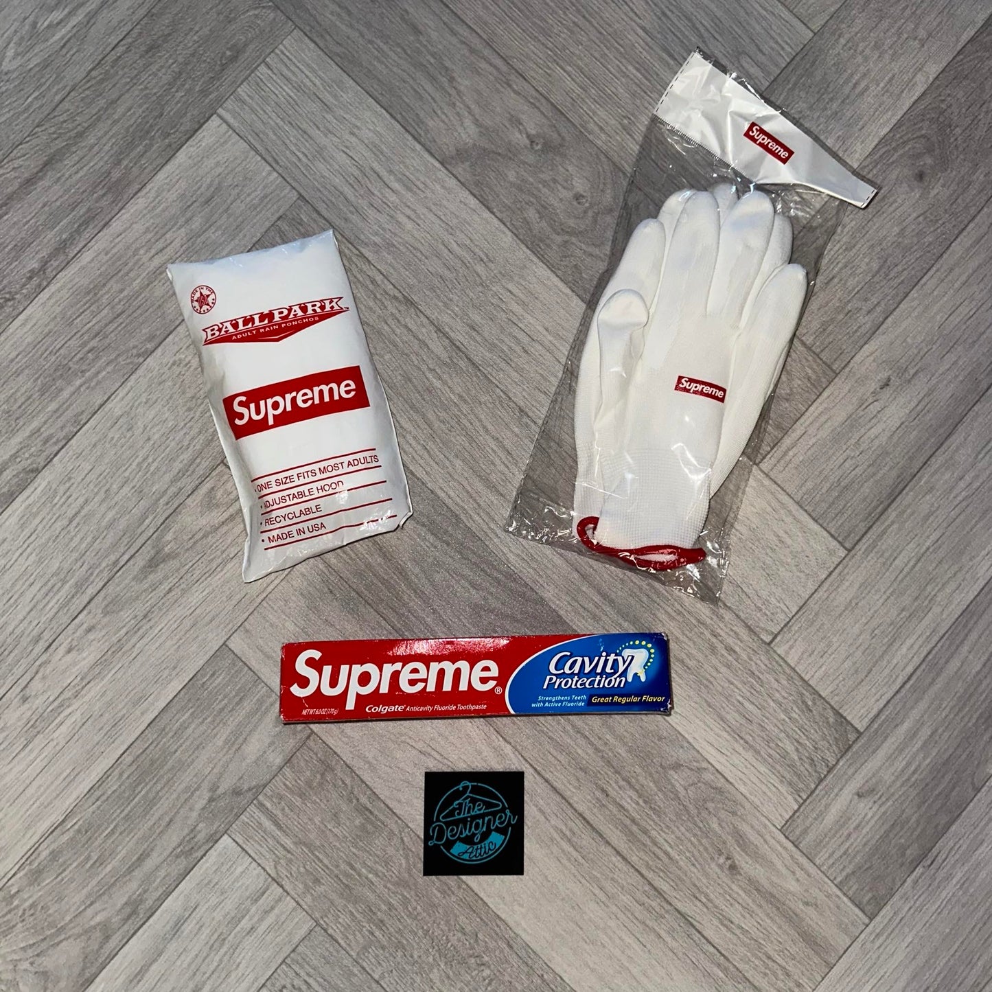 Colgate x Supreme Toothpaste
Supreme Cotton gloves
Supreme Poncho
(Bundle)