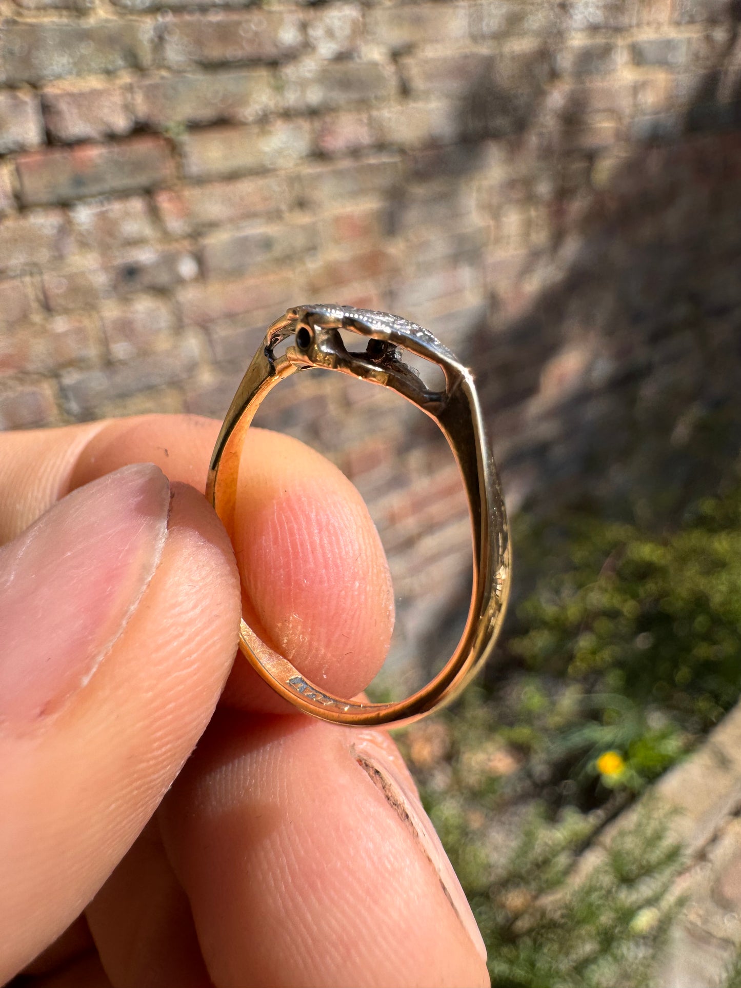 Lot 15: Antique 18ct Yellow Gold Platinum Diamond Ring (Estimate £80-120)