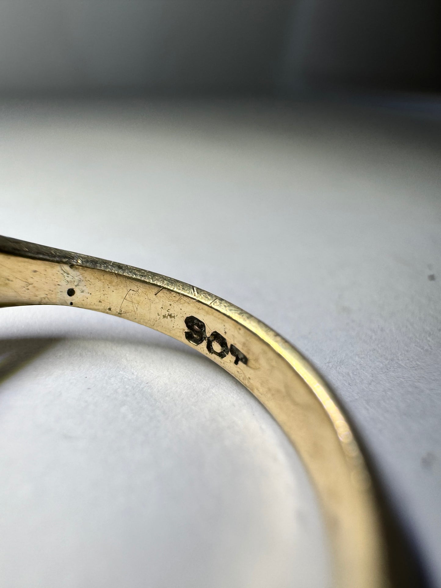 Vintage 9ct Yellow Gold Sapphire Trilogy Ring