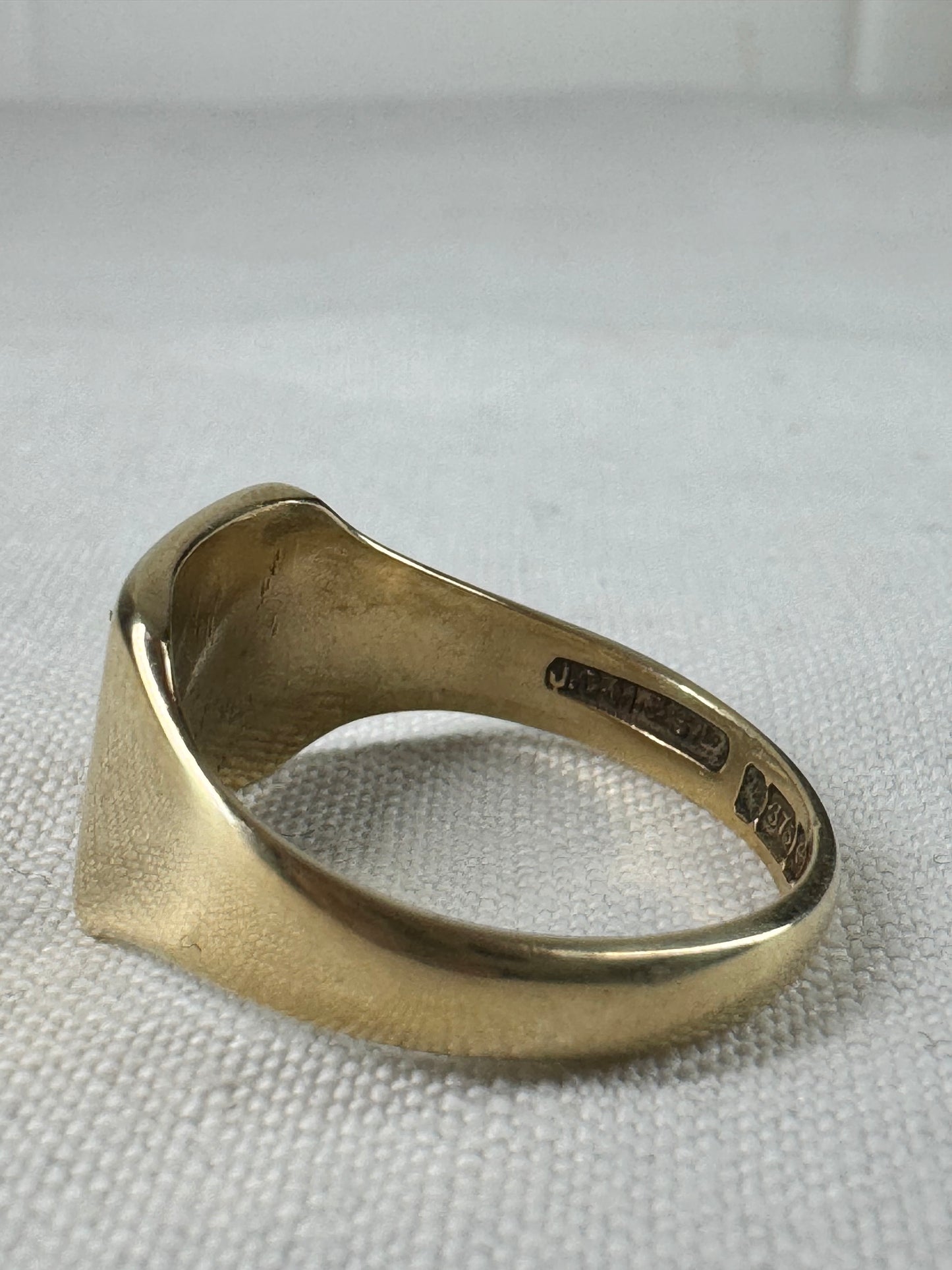Vintage 9ct Yellow Gold Square Signet Ring
