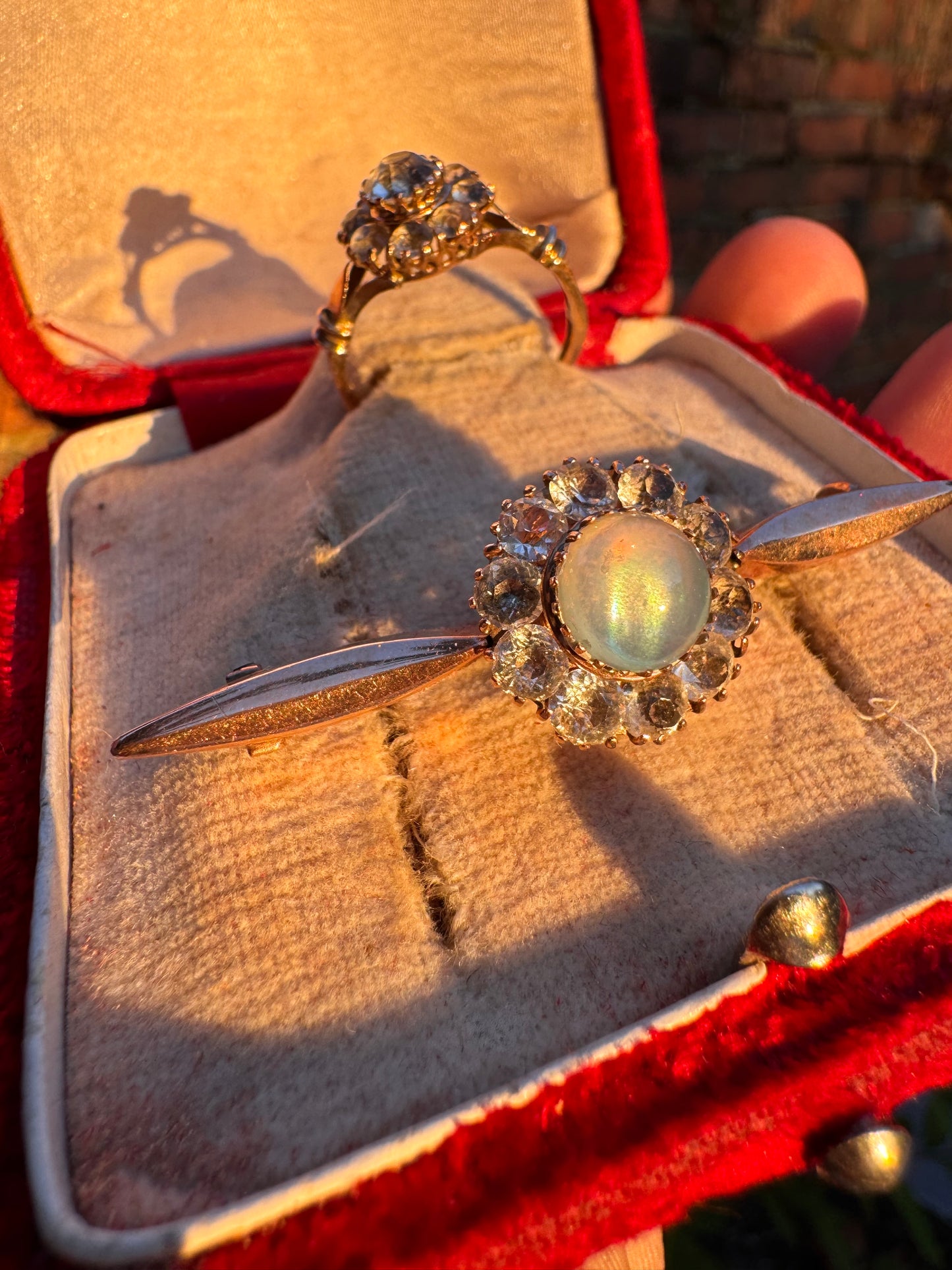 Mid-Century Italian Costume Jewellery Set – Opalescent Brooch & Faux Diamond Ring (c.1950s–60s)
(Found my house in Sicily )