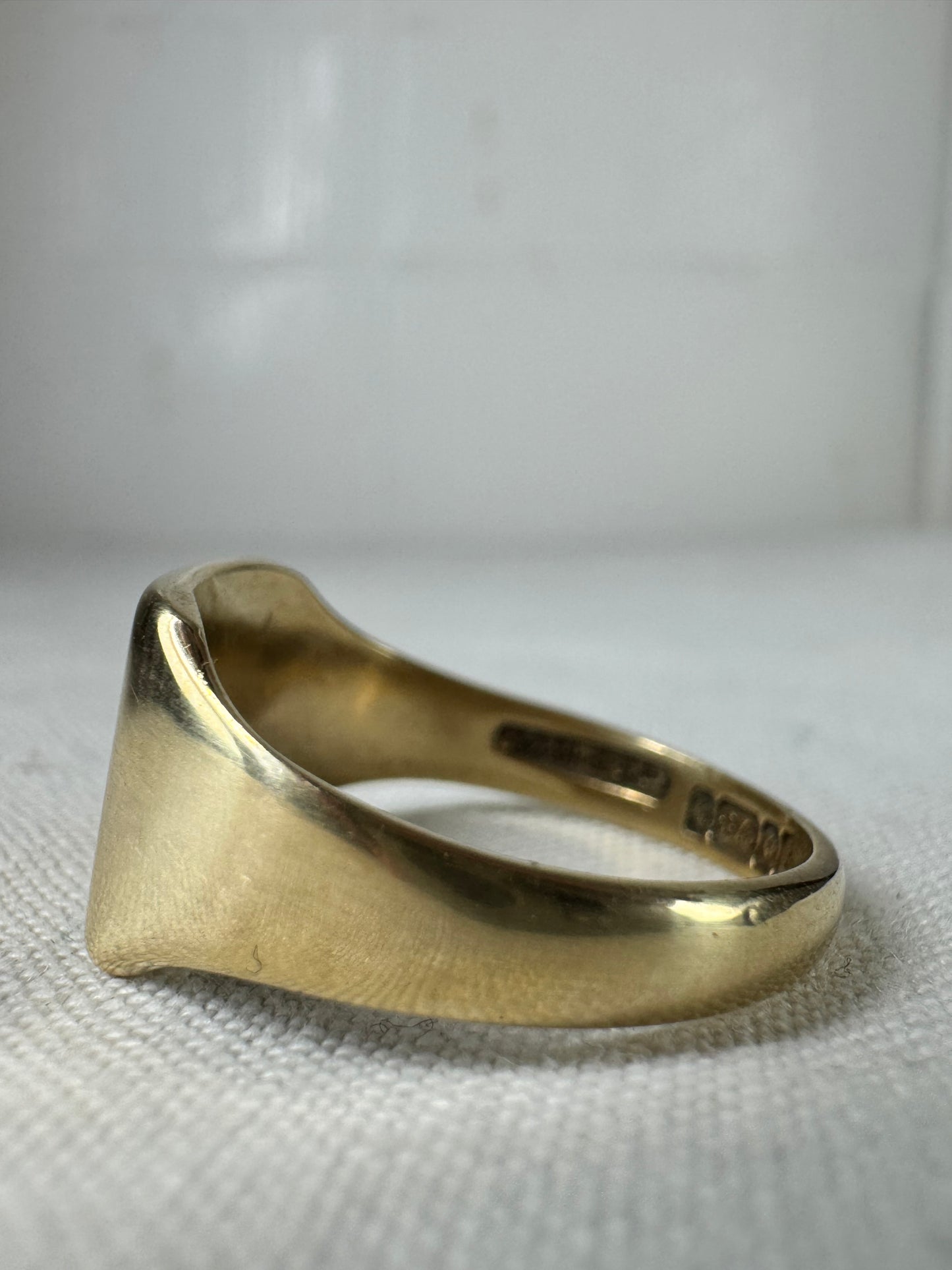 Vintage 9ct Yellow Gold Square Signet Ring