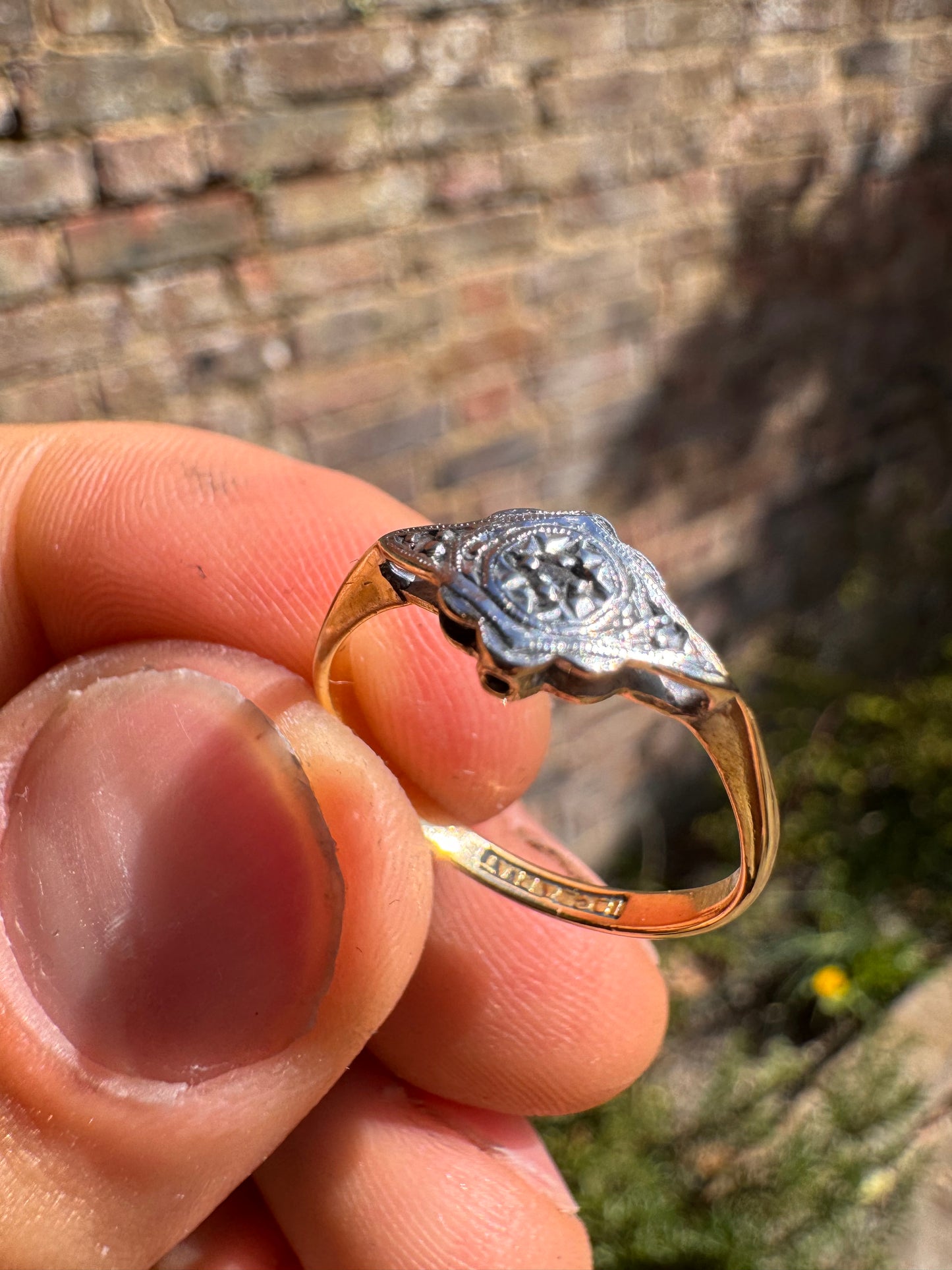 Lot 15: Antique 18ct Yellow Gold Platinum Diamond Ring (Estimate £80-120)