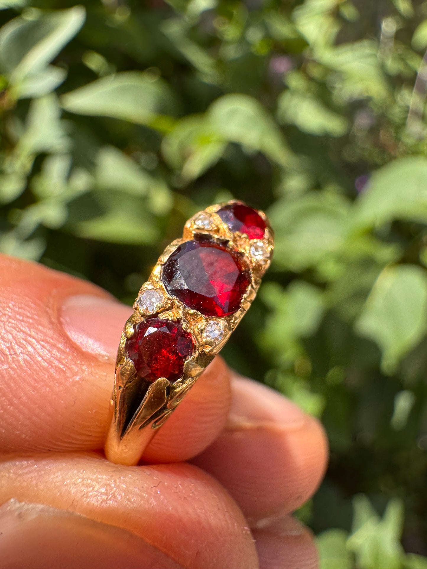 18ct Yellow Gold Garnet Ring
