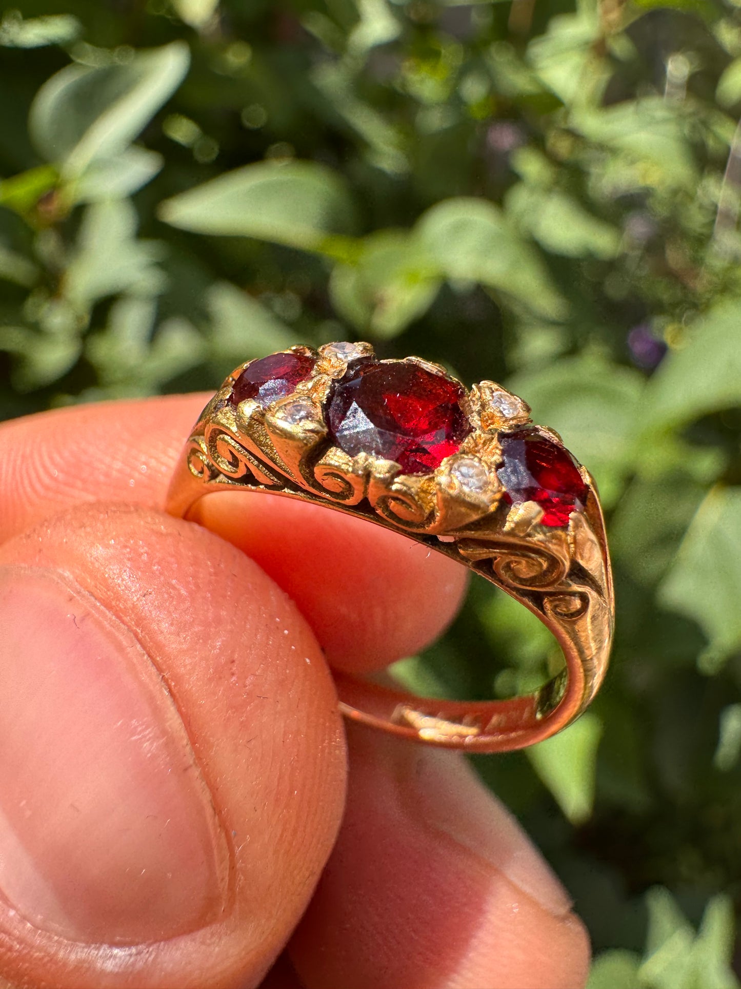 18ct Yellow Gold Garnet Ring