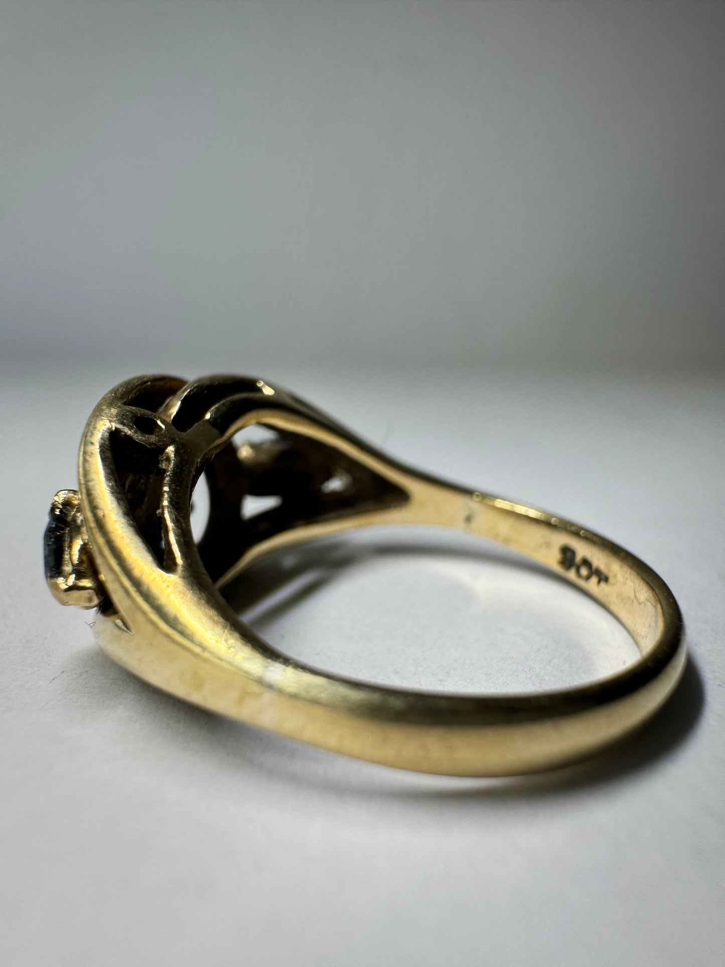 Vintage 9ct Yellow Gold Sapphire Trilogy Ring