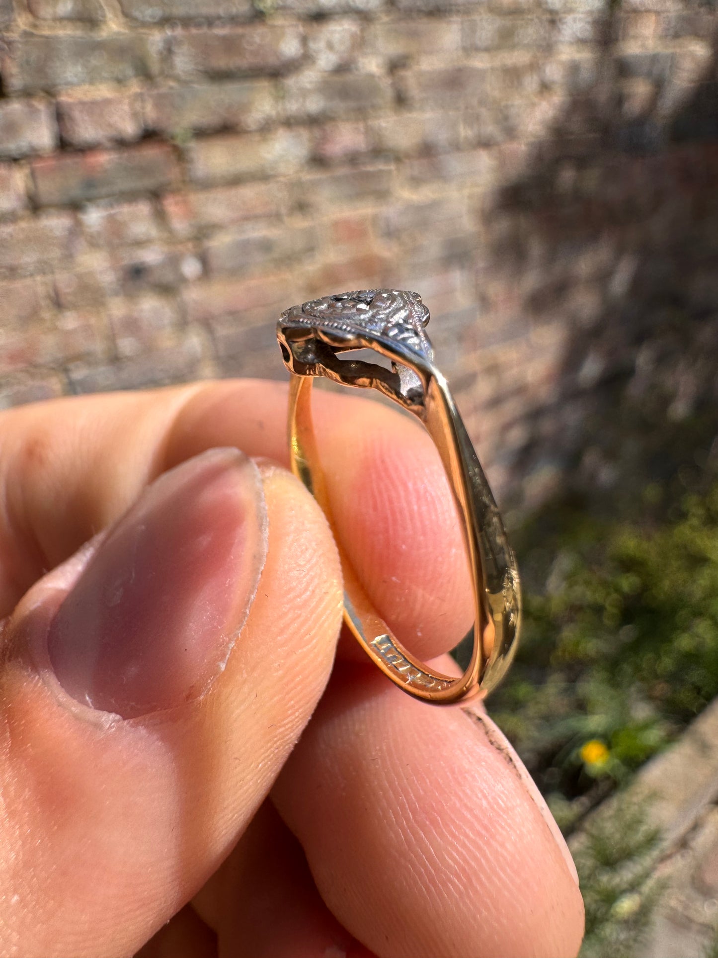 Lot 15: Antique 18ct Yellow Gold Platinum Diamond Ring (Estimate £80-120)