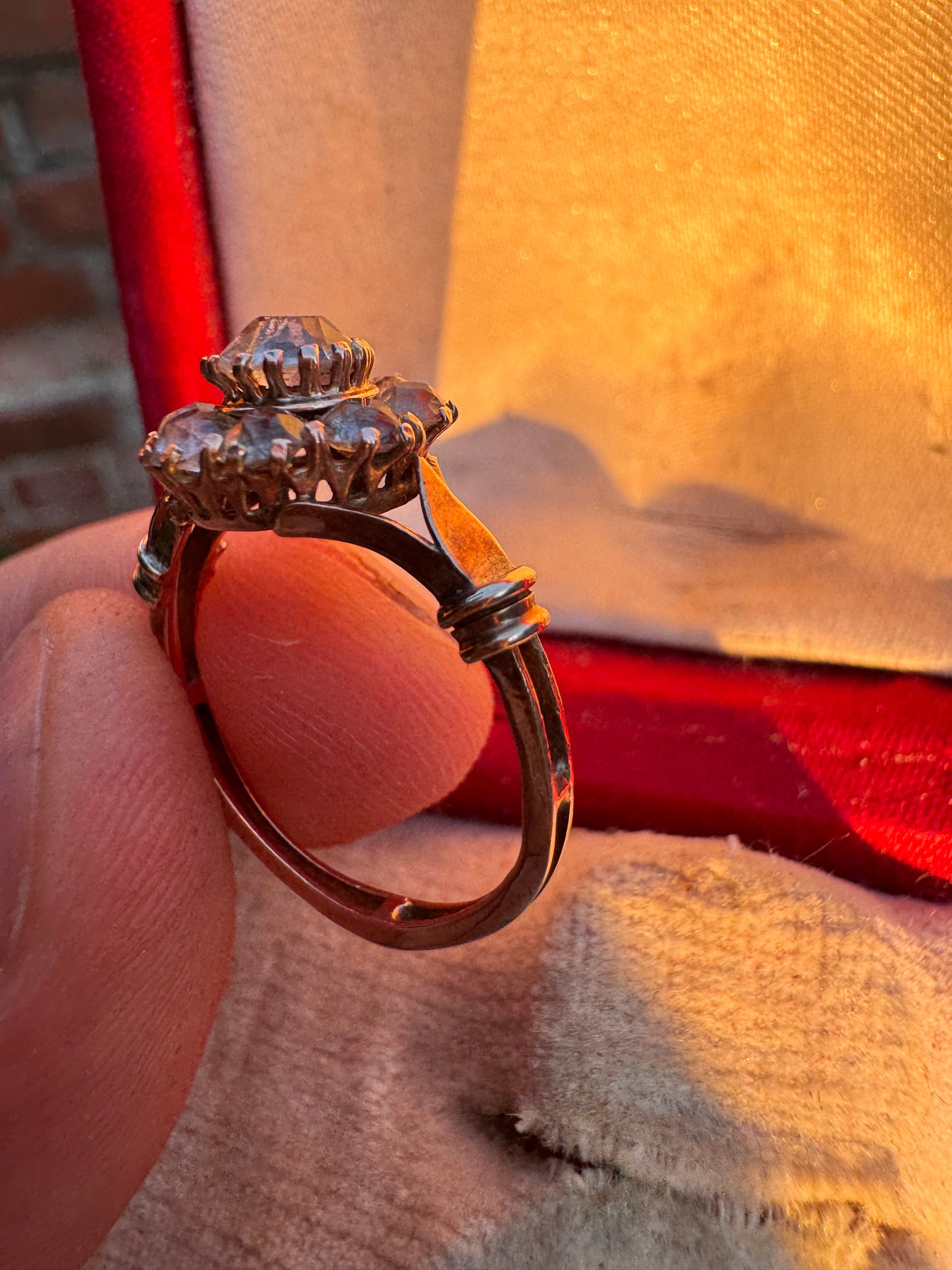 Mid-Century Italian Costume Jewellery Set – Opalescent Brooch & Faux Diamond Ring (c.1950s–60s)
(Found my house in Sicily )