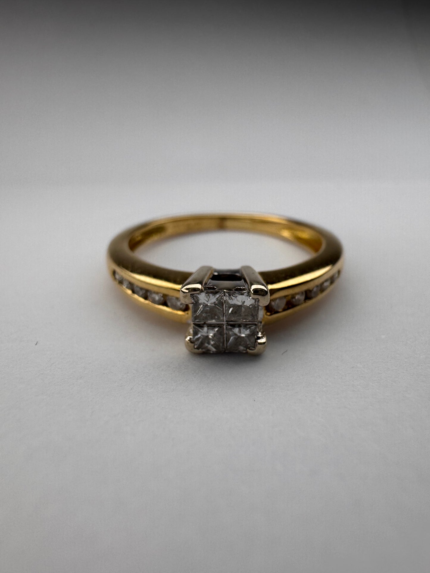 18ct Diamond Yellow Gold and Platinum (setting) Ring
