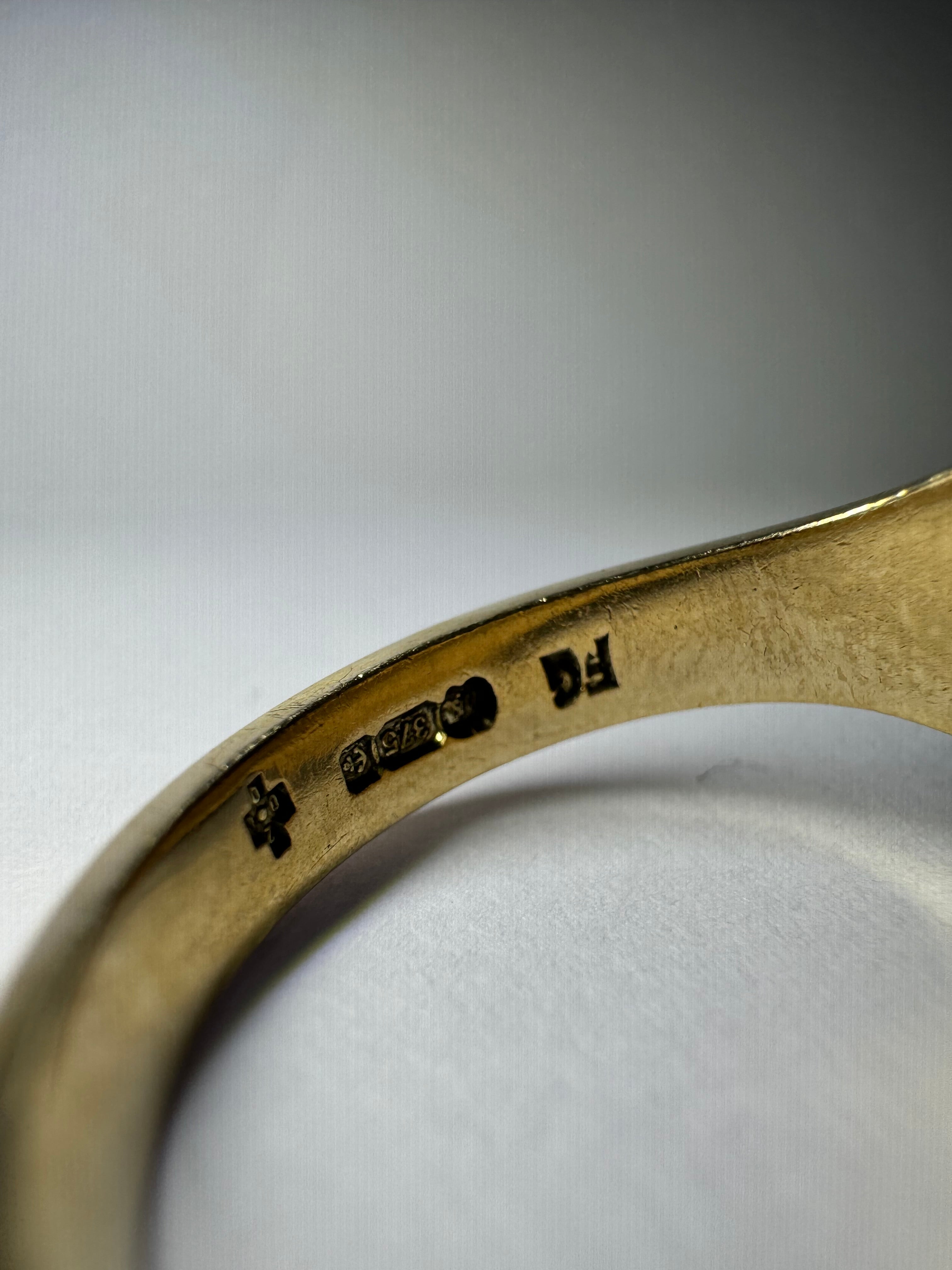 Antique 9ct Yellow Gold Engraved Signet Ring