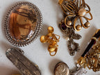 Lot 47: A collection of vintage costume jewellery (estimate £5-20)
