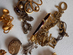 Lot 47: A collection of vintage costume jewellery (estimate £5-20)