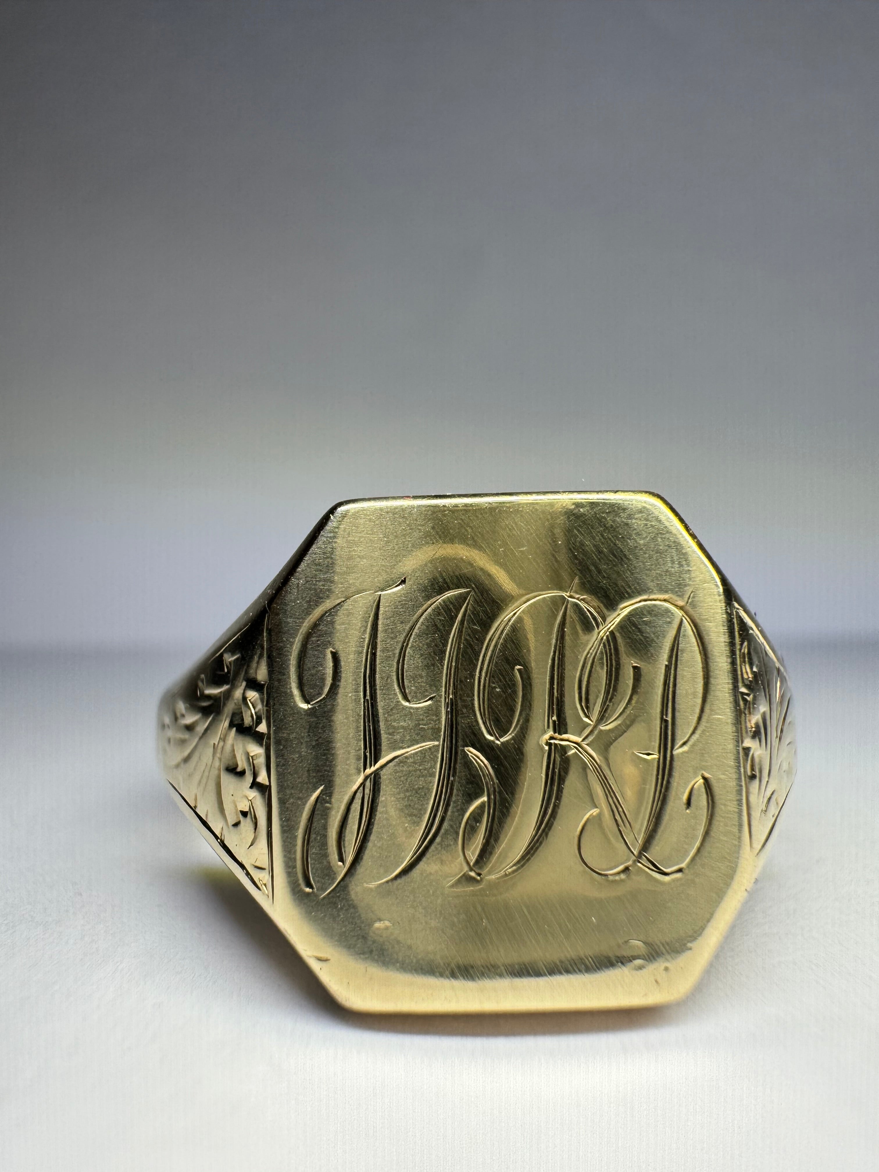 Antique 9ct Yellow Gold Engraved Signet Ring