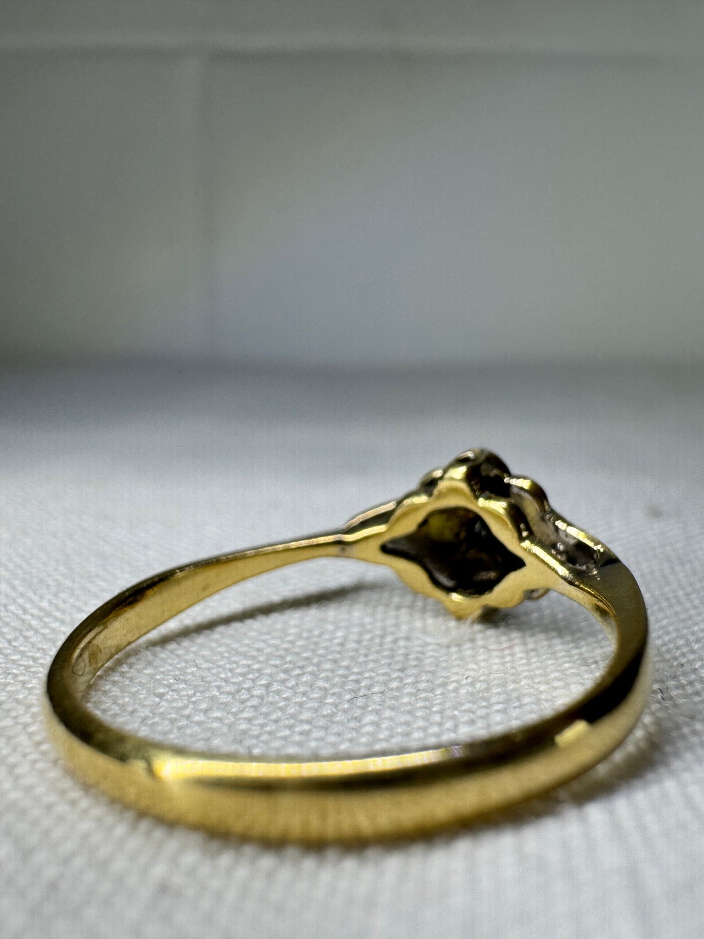 Antique 18ct Yellow Gold Platinum Diamond Ring