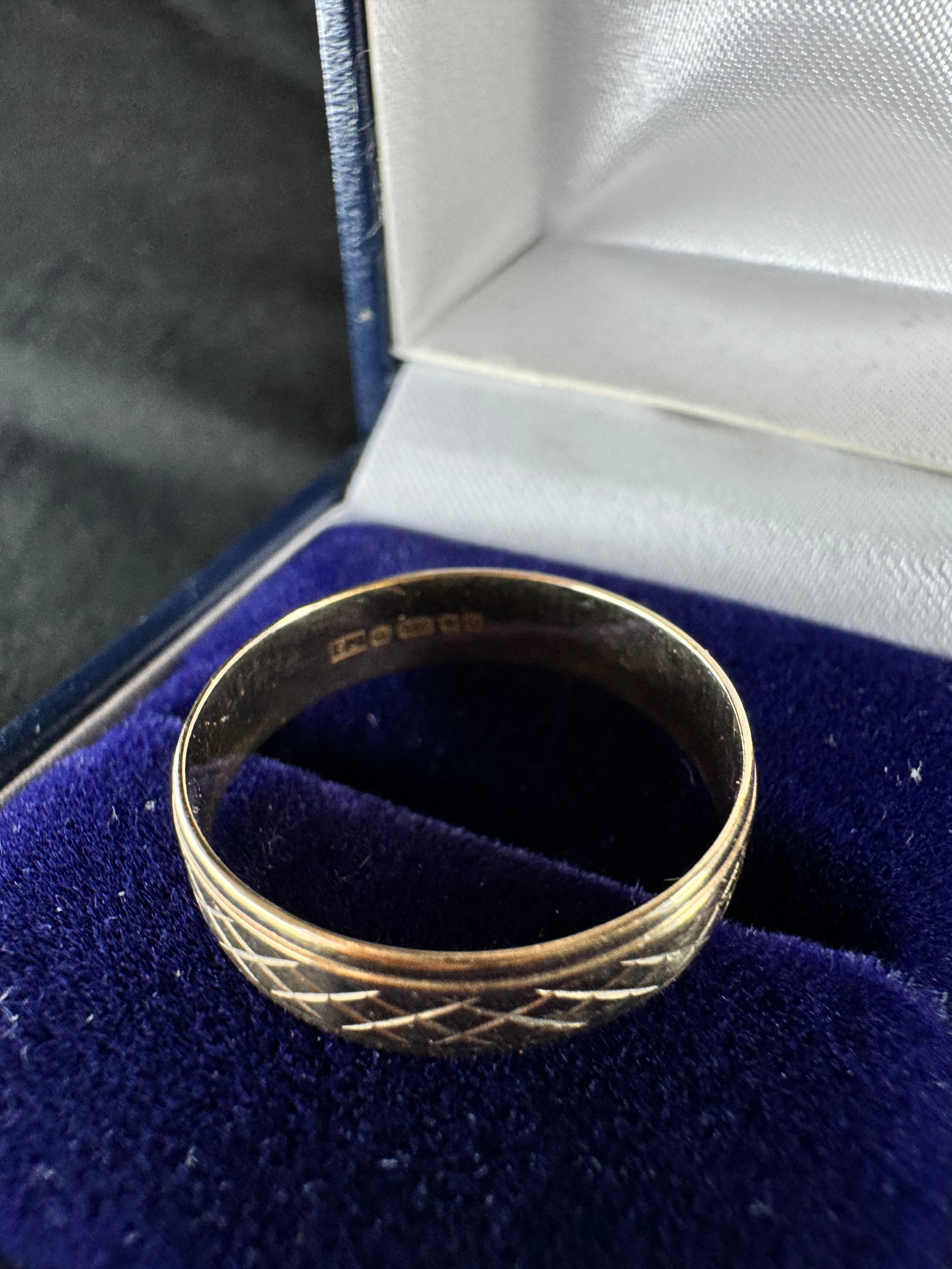 9ct Yellow Gold Pattern Band