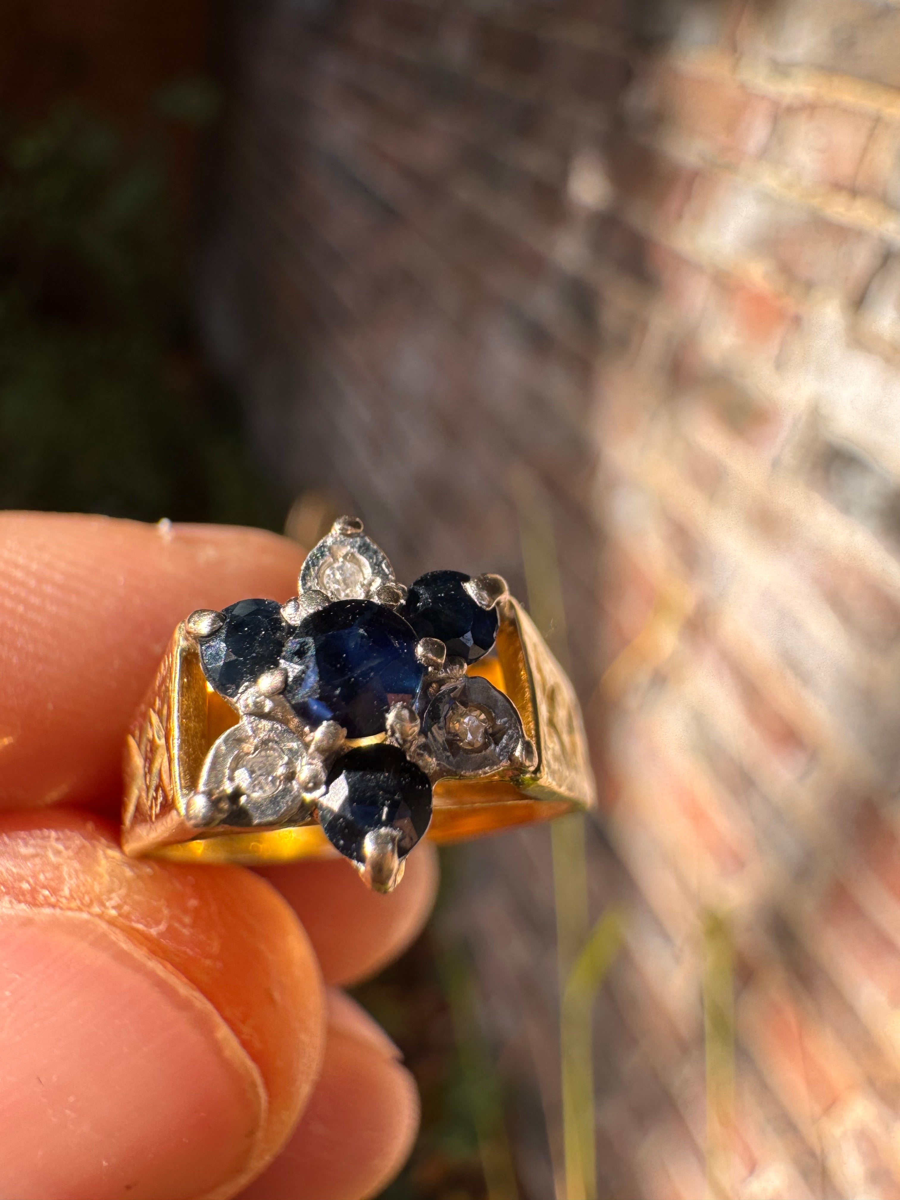 18ct Yellow Gold Sapphire Diamond Ring