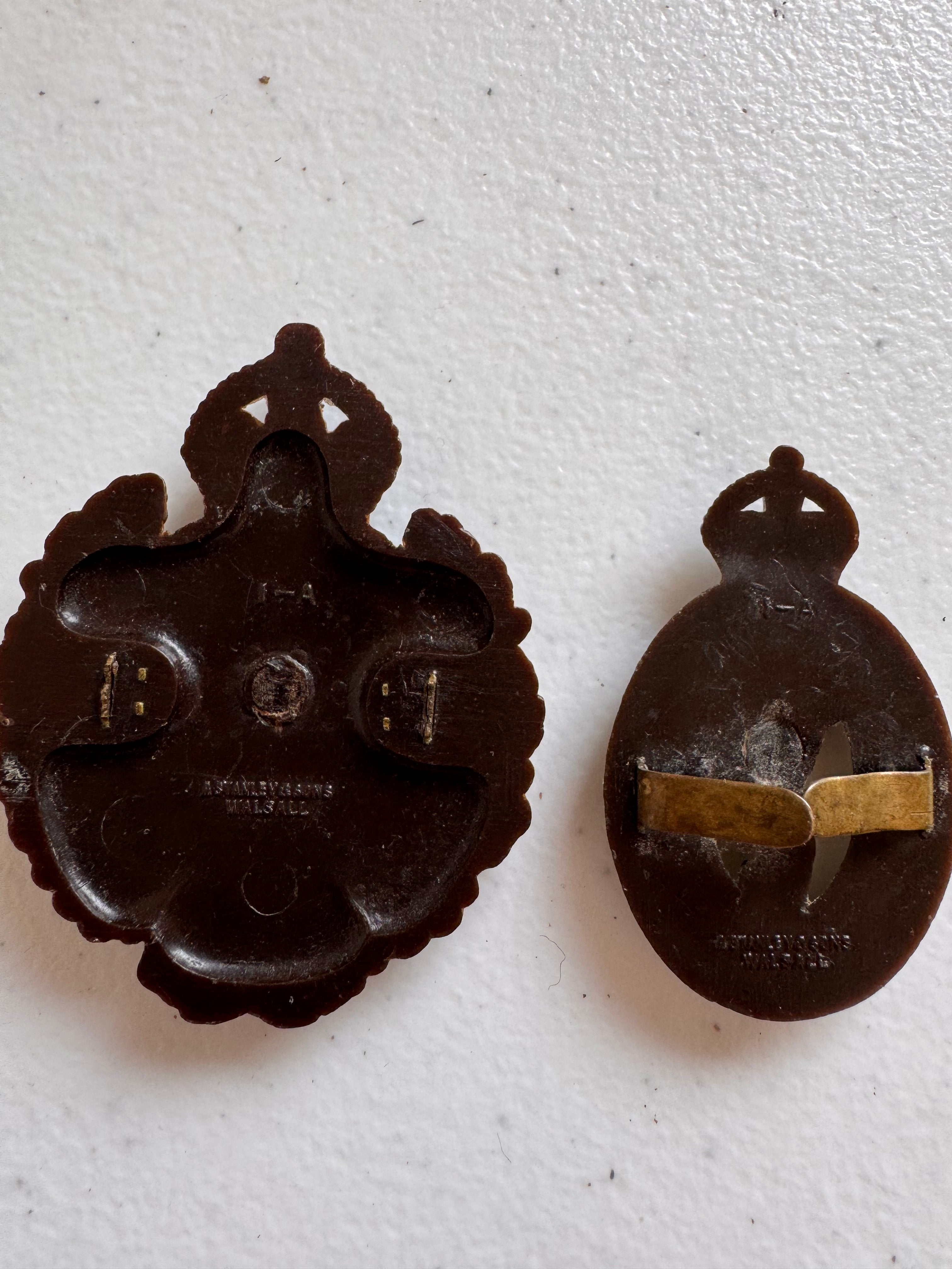 Lot 43: A rare Second World War period King's Own Malta Regiment economy plastic cap badge + other (Estimate £100-200)