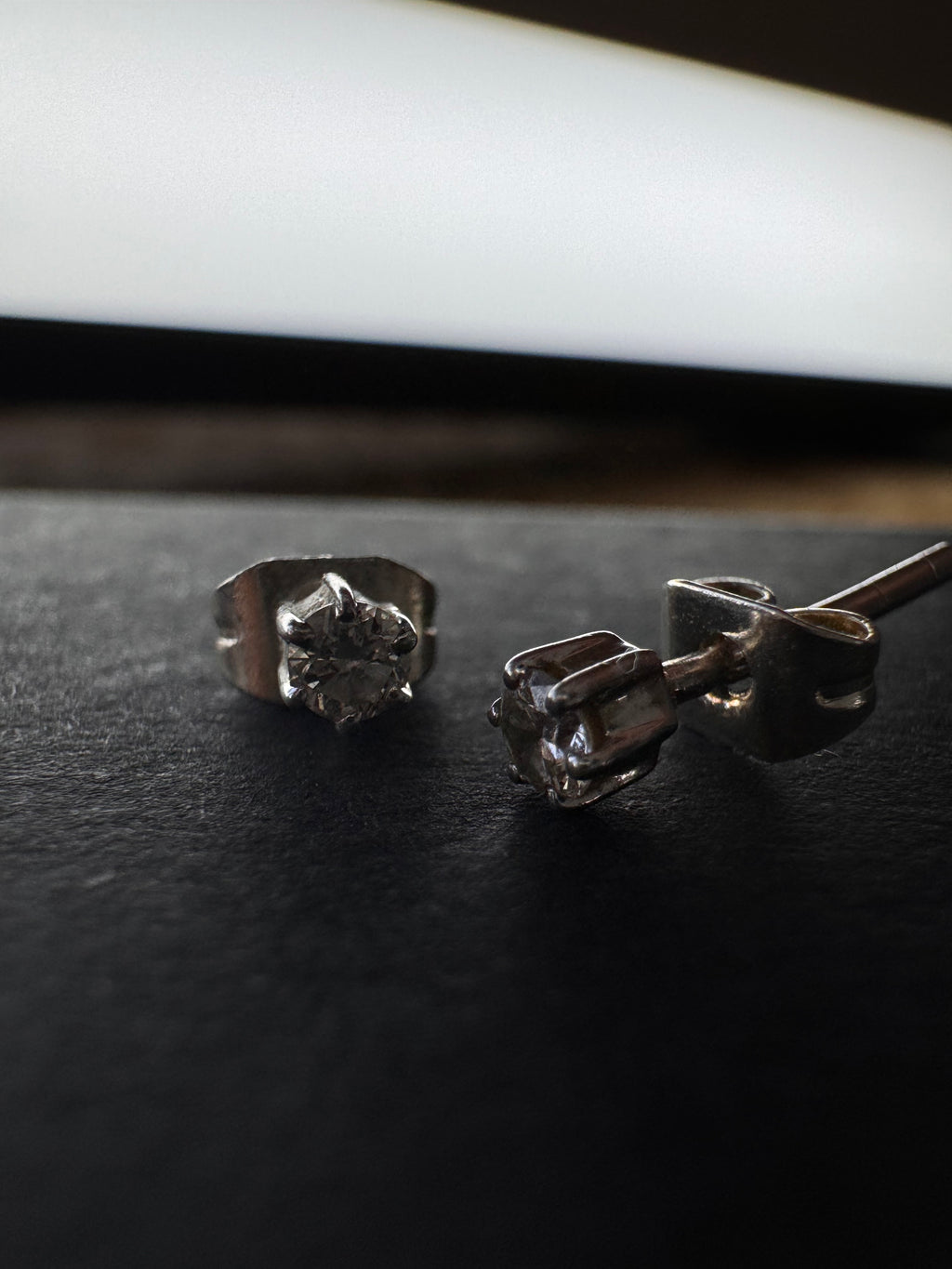 18ct White Gold Diamond Earrings 0.1ct (approx each)