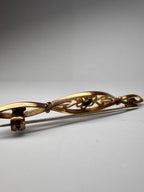 9ct Gold Aquamarine Pearl Broach (1 pearl missing )