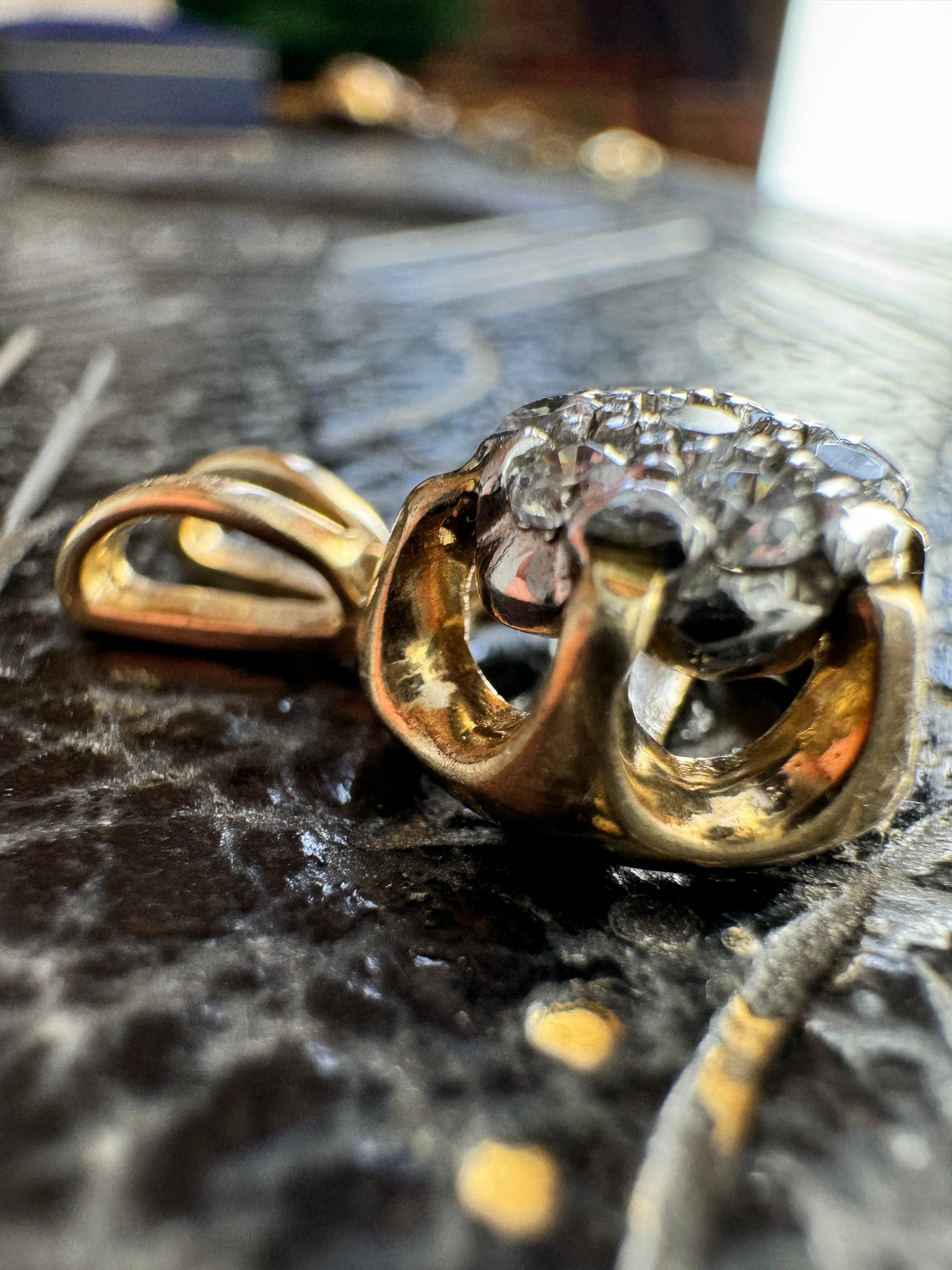 9ct Yellow Gold Cubic Zirconia (7 stone) Flower Pendant