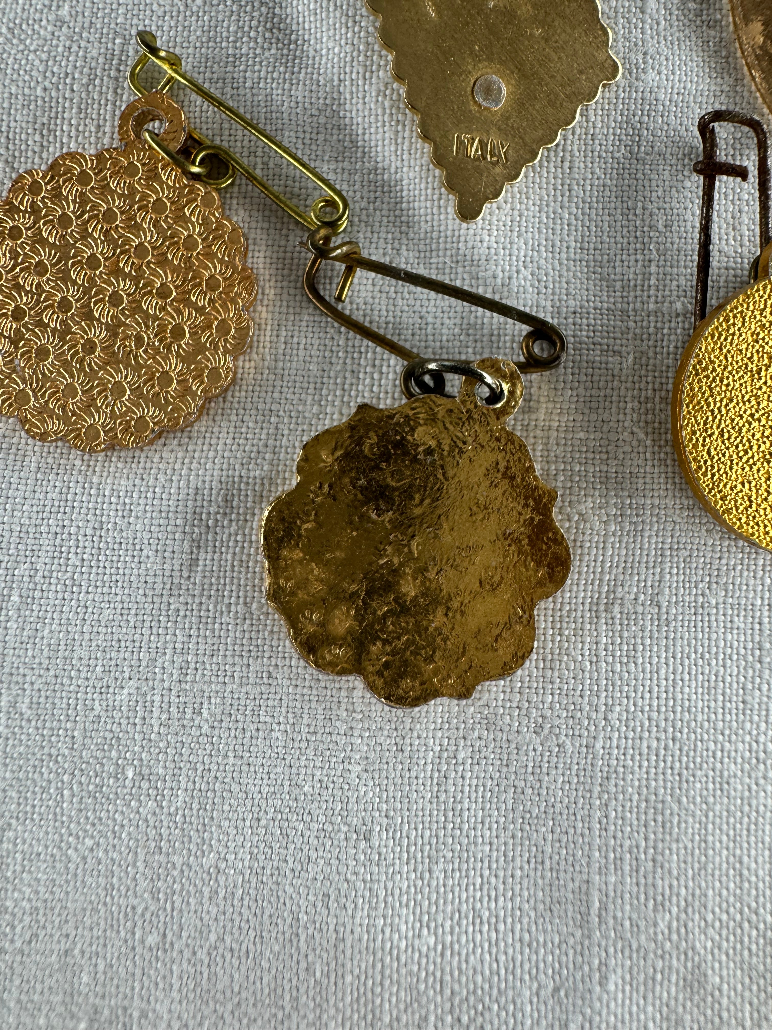 9 Vintage Religious Pin Badges joblot (SICILY HOUSE)