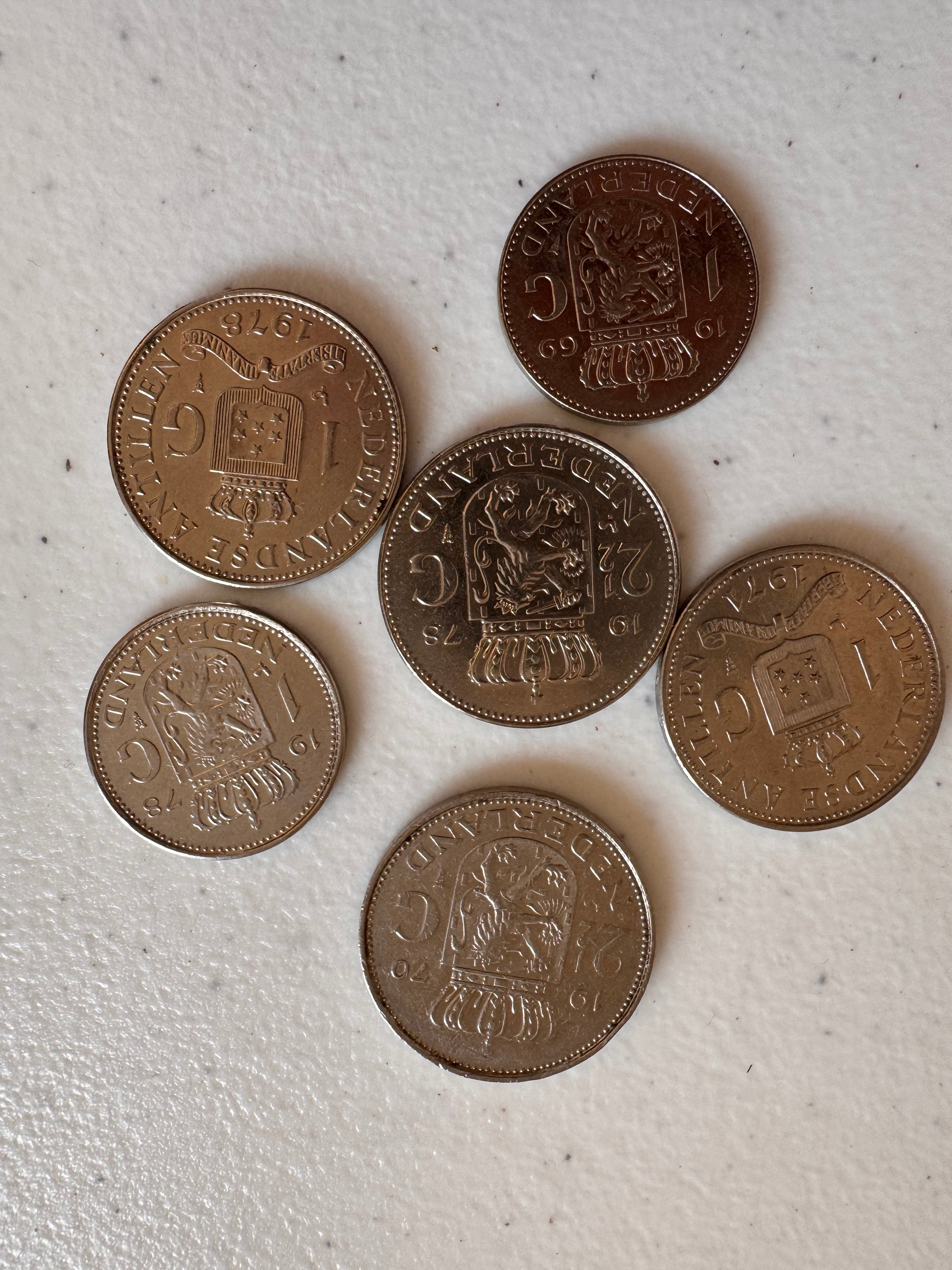 Lot 57: 1970 NETHERLANDS 2 1/2 GULDEN 72% silver + more (Estimate £20-40)