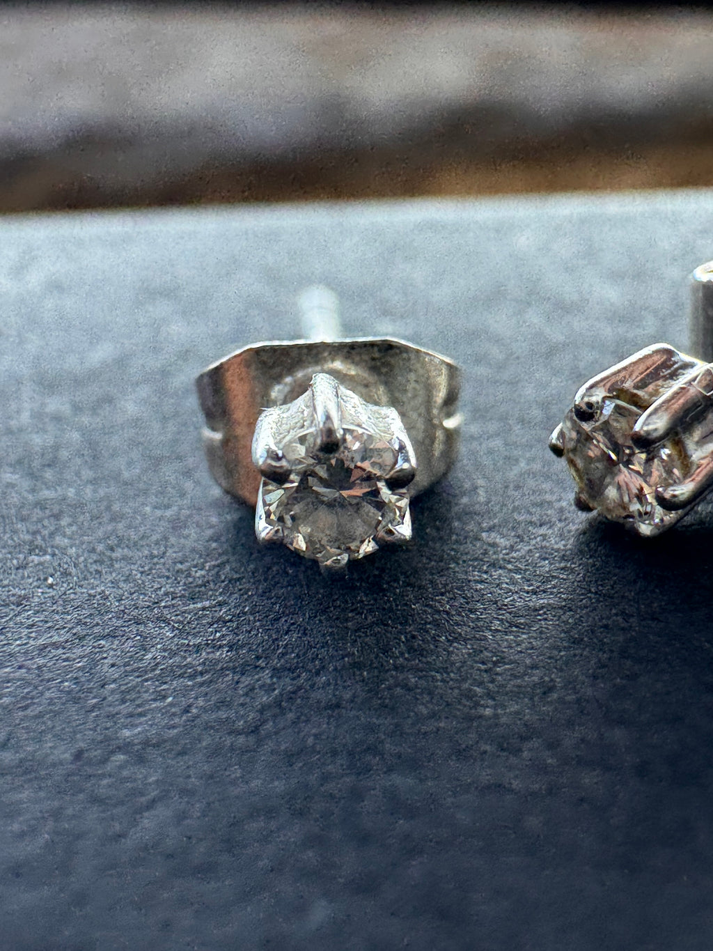 18ct White Gold Diamond Earrings 0.1ct (approx each)
