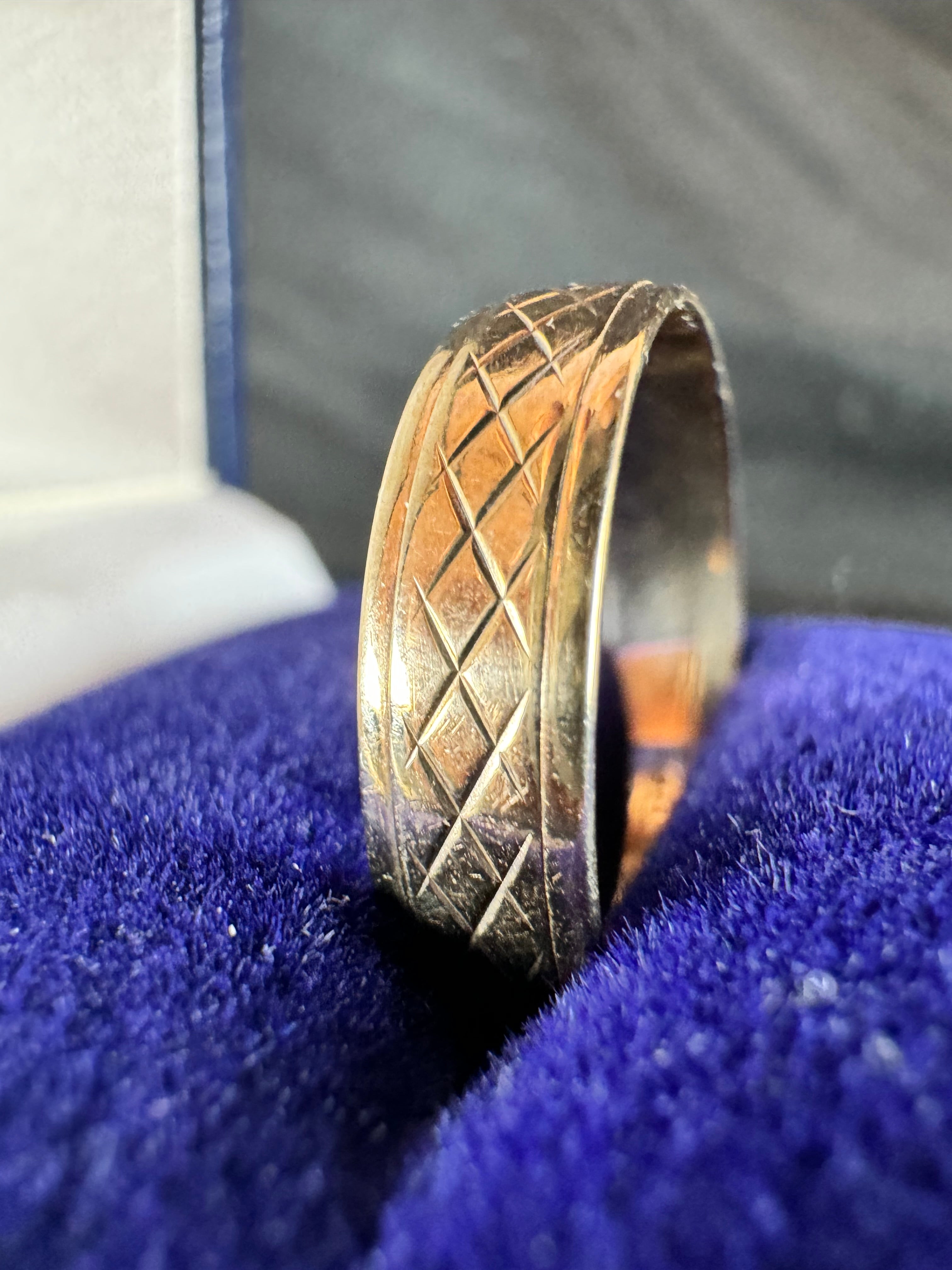 9ct Yellow Gold Pattern Band