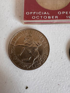 Lot 34: SYDNEY
HOUSE 1973 + others (Estimate £5)