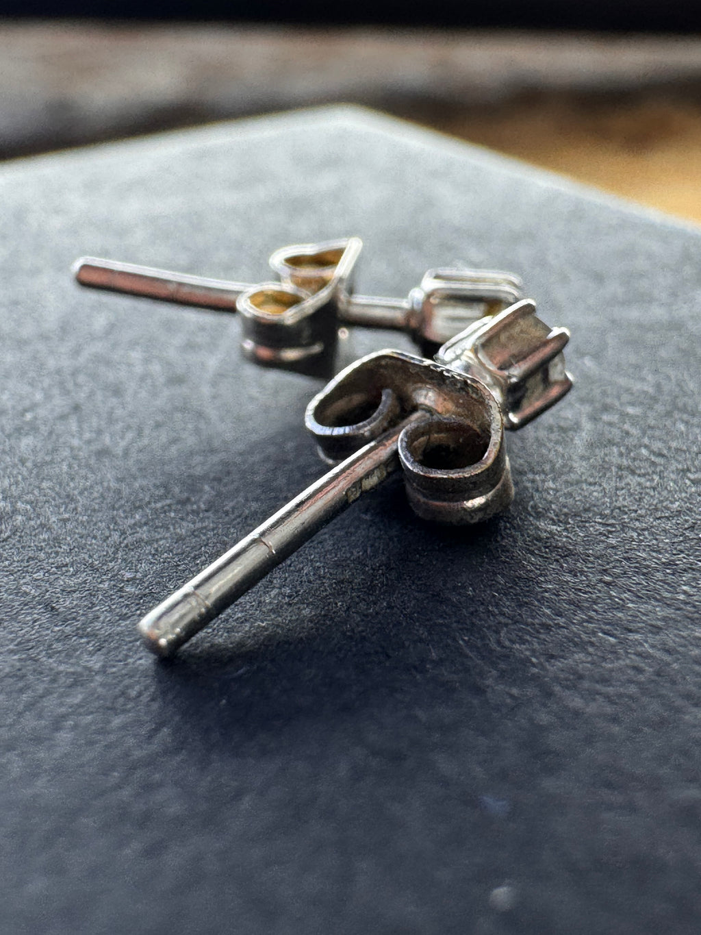 18ct White Gold Diamond Earrings 0.1ct (approx each)