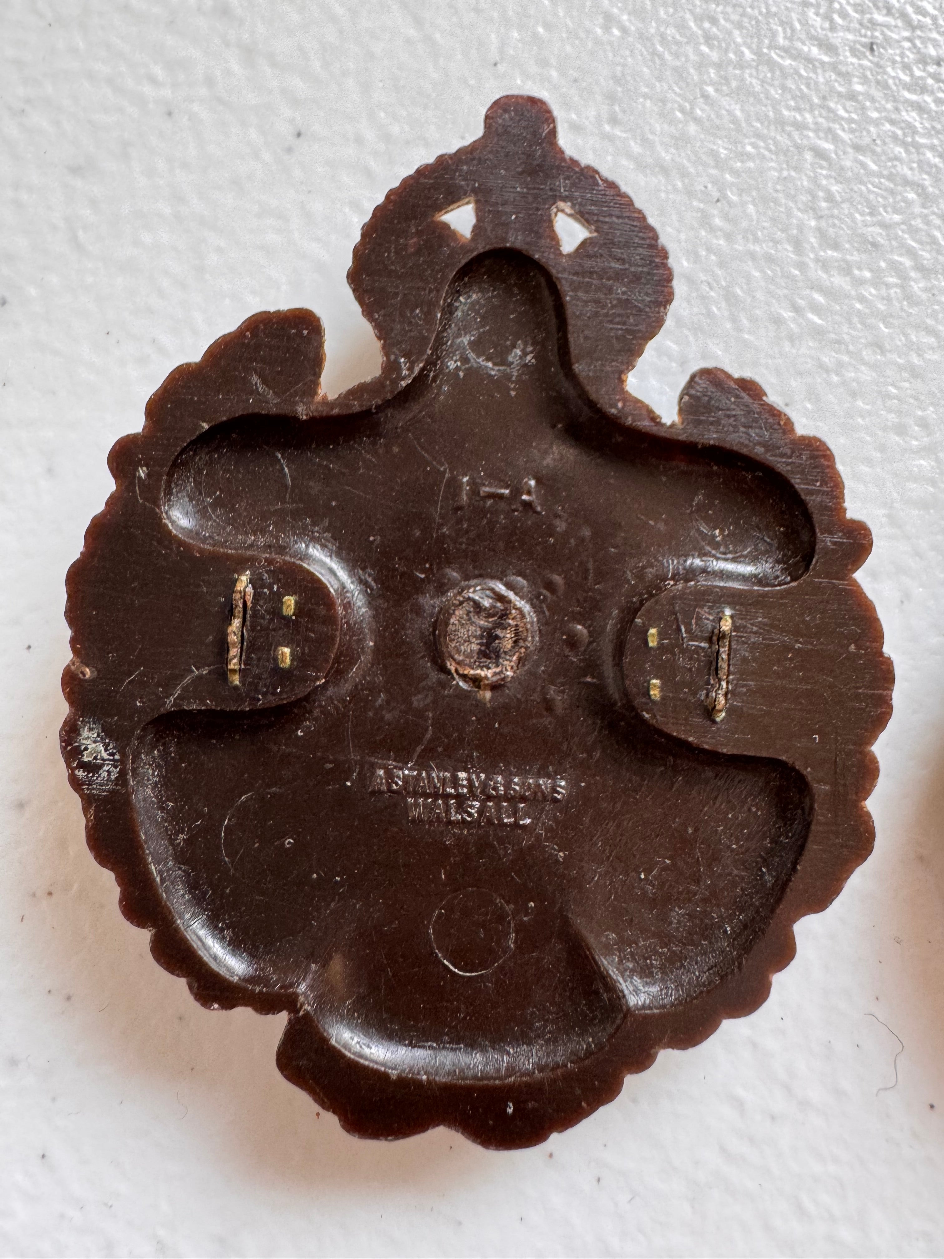 Lot 43: A rare Second World War period King's Own Malta Regiment economy plastic cap badge + other (Estimate £100-200)