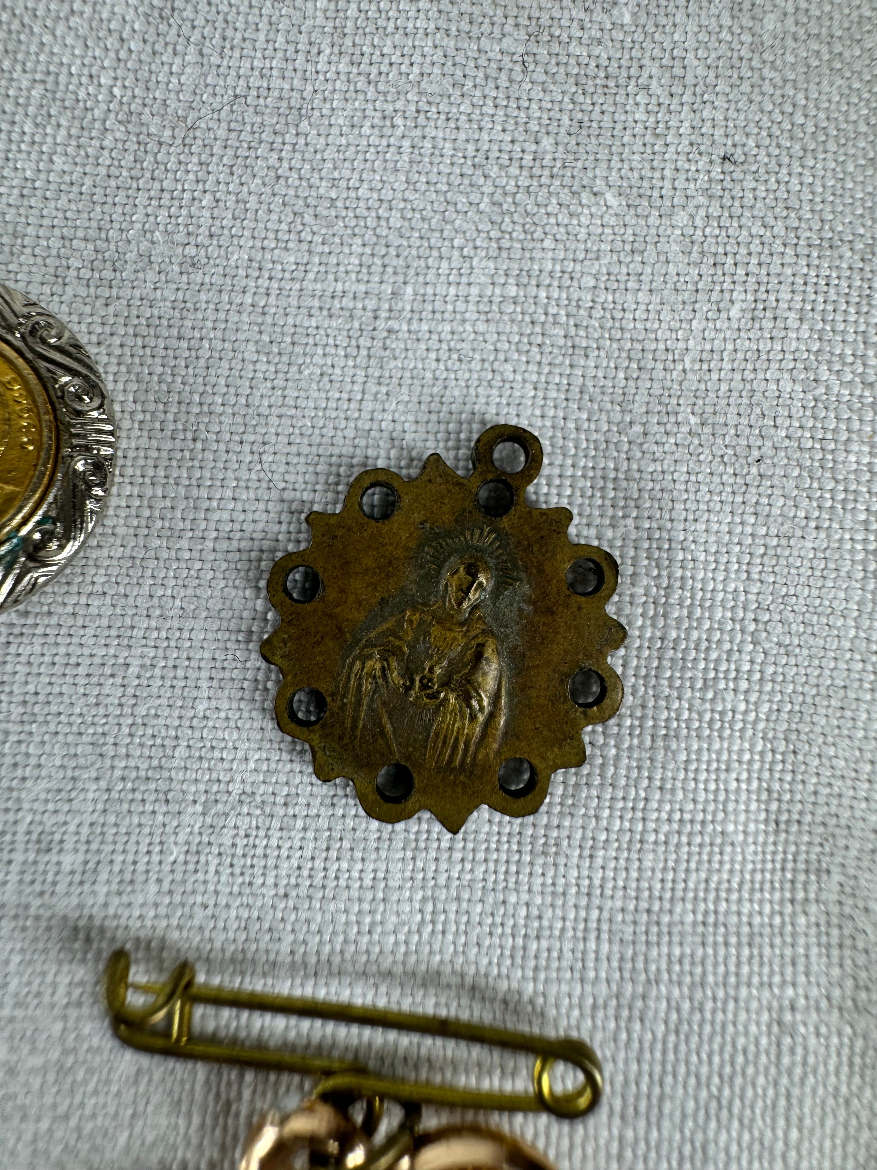 9 Vintage Religious Pin Badges joblot (SICILY HOUSE)