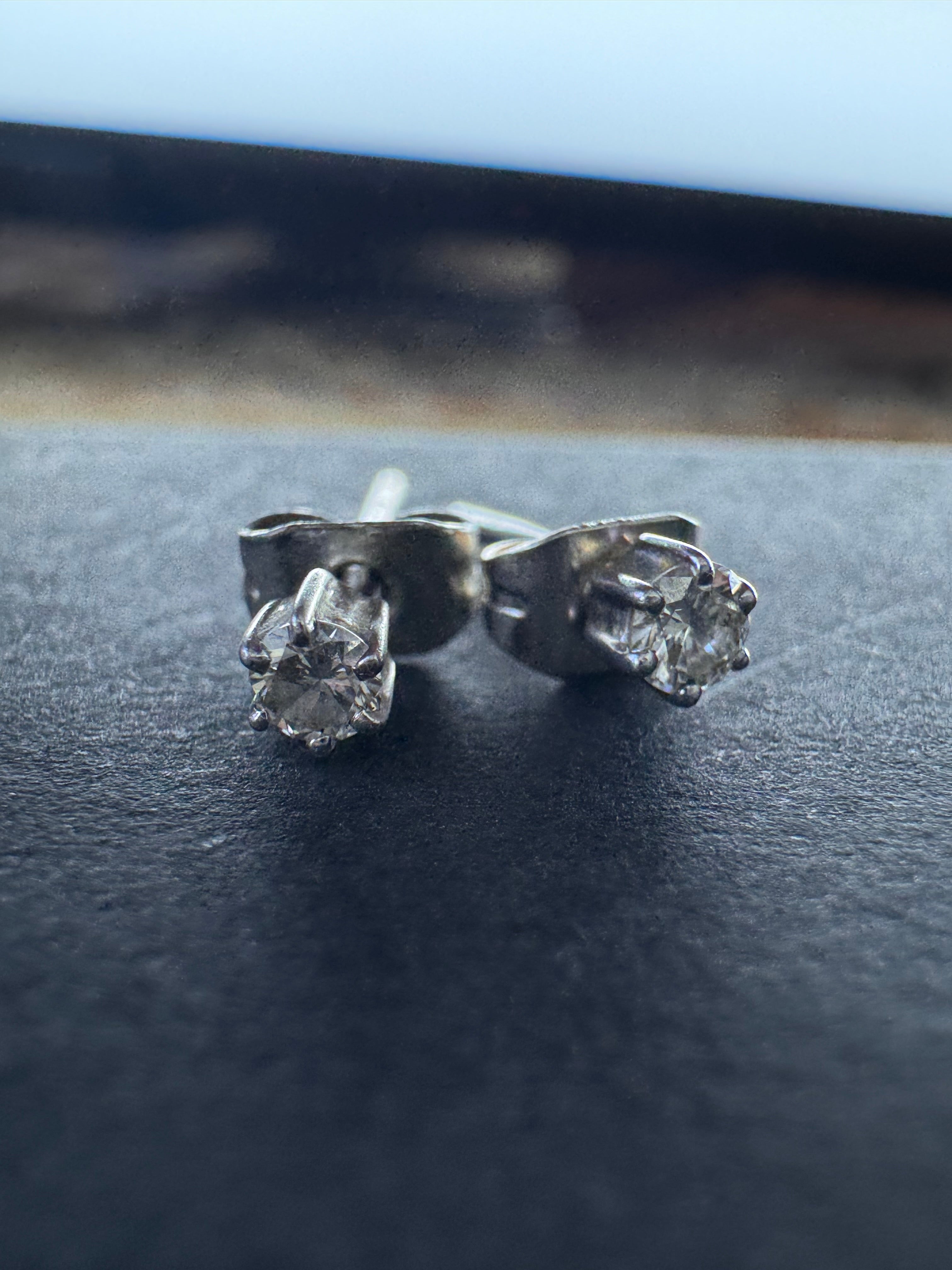 18ct White Gold Diamond Earrings 0.1ct (approx each)
