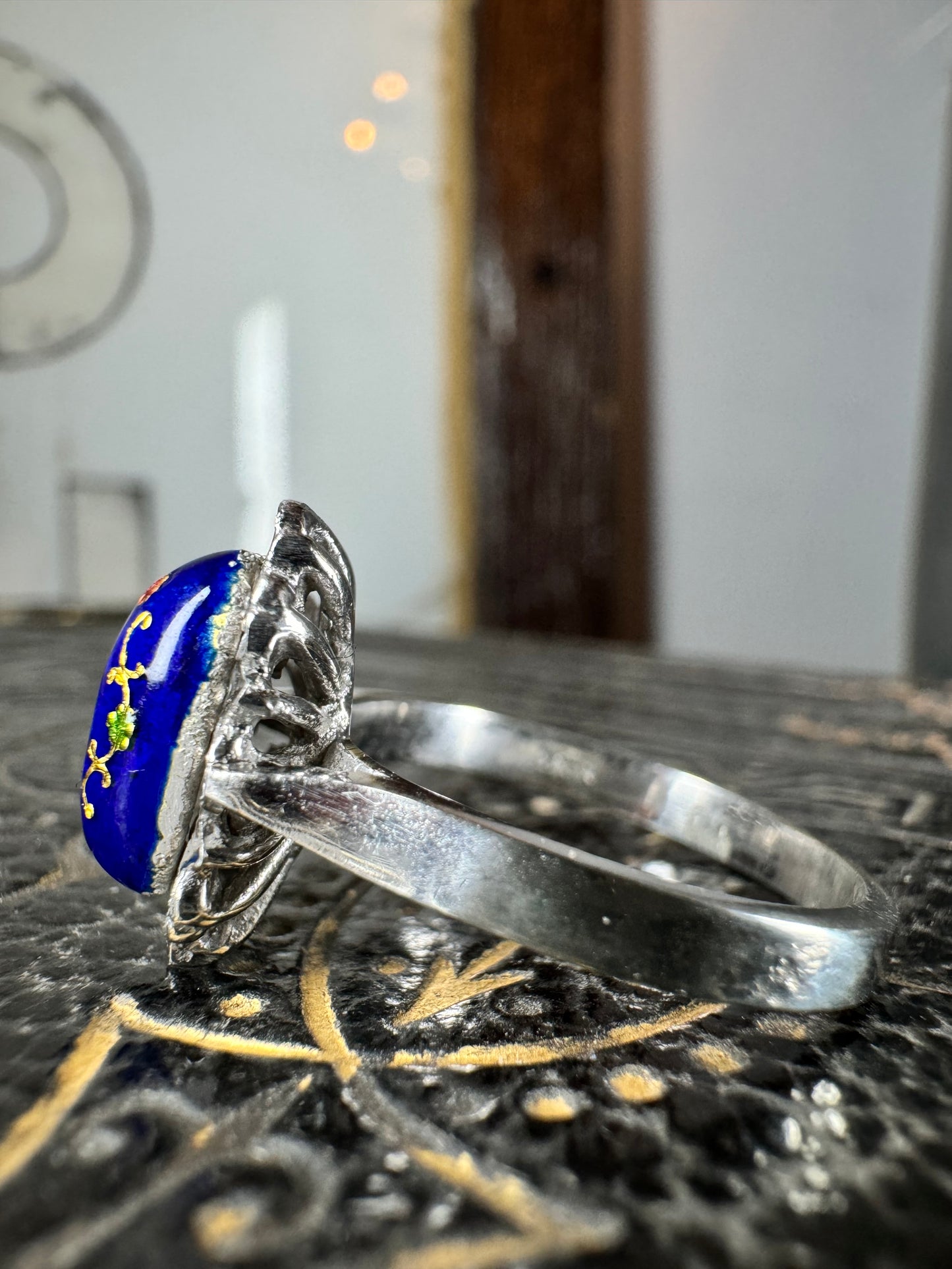 18ct White Gold Enamel Ring