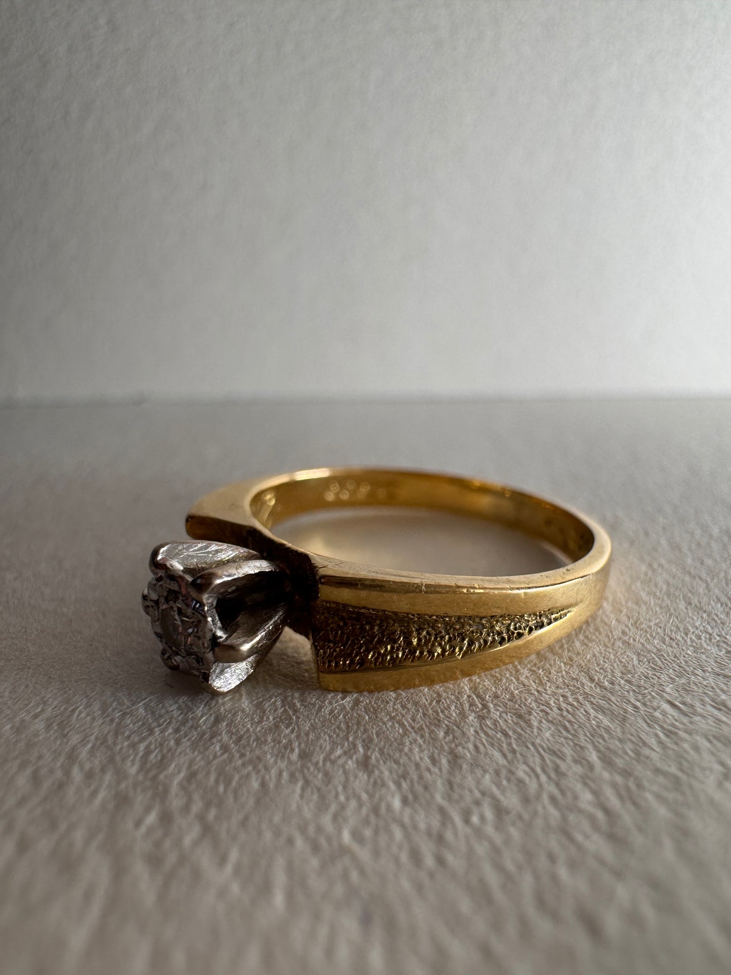 18ct Yellow Gold Diamond Ring