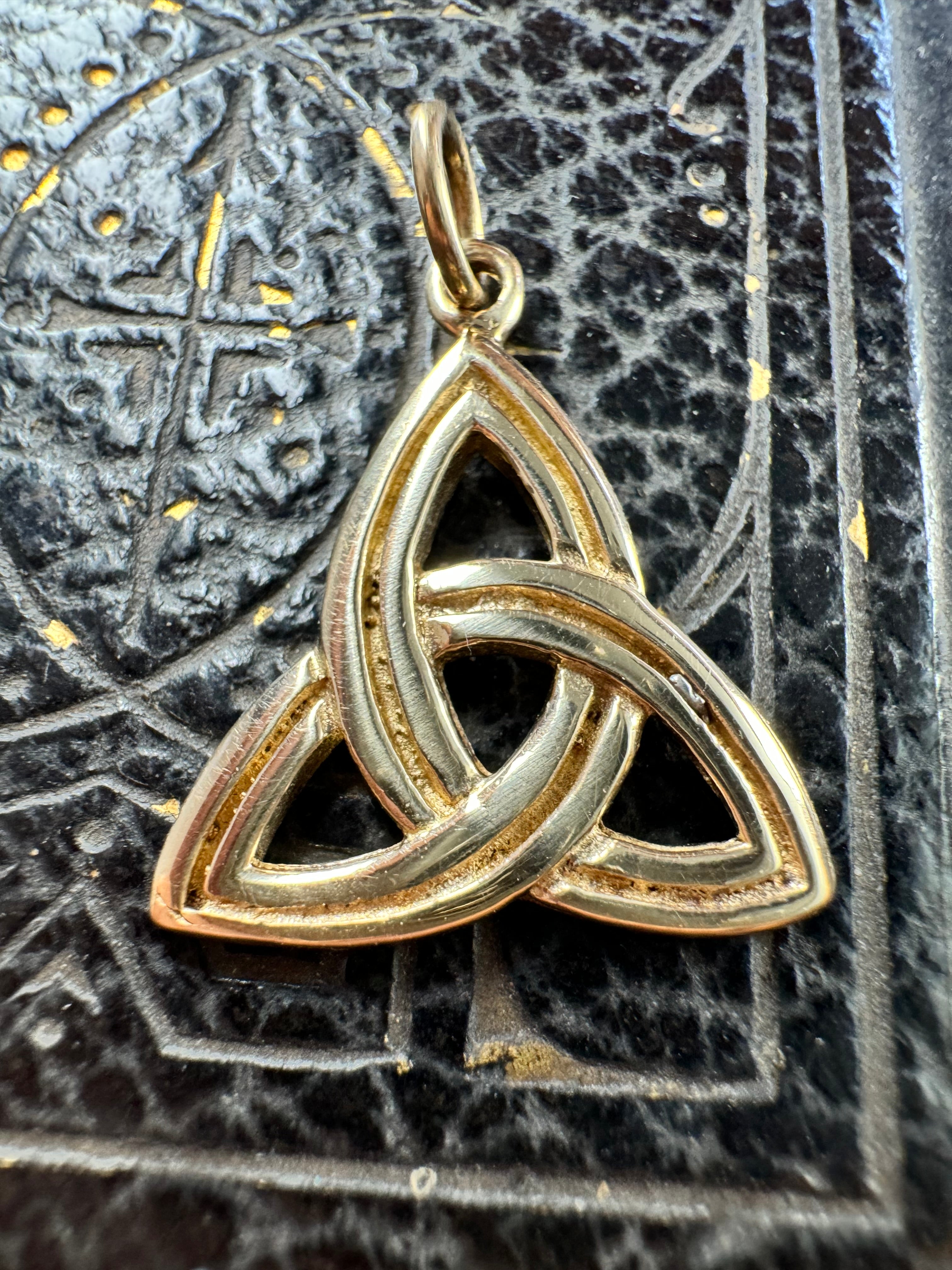 9ct Solid Yellow Gold Celtic Pendant