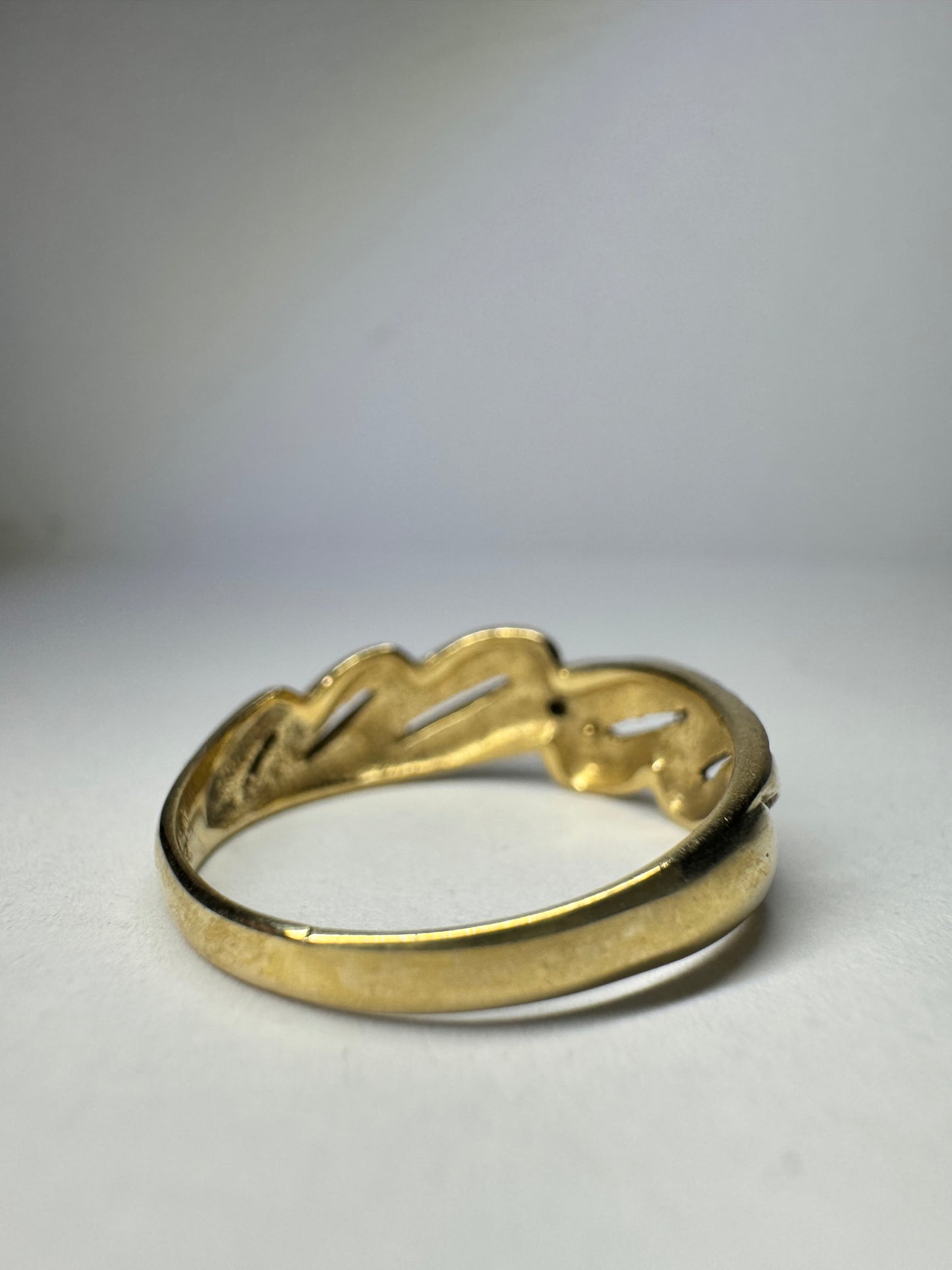 9ct Yellow Gold Dialond Shell Design Ring