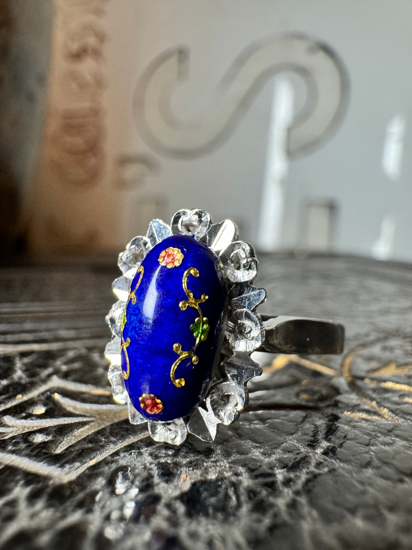 18ct White Gold Enamel Ring