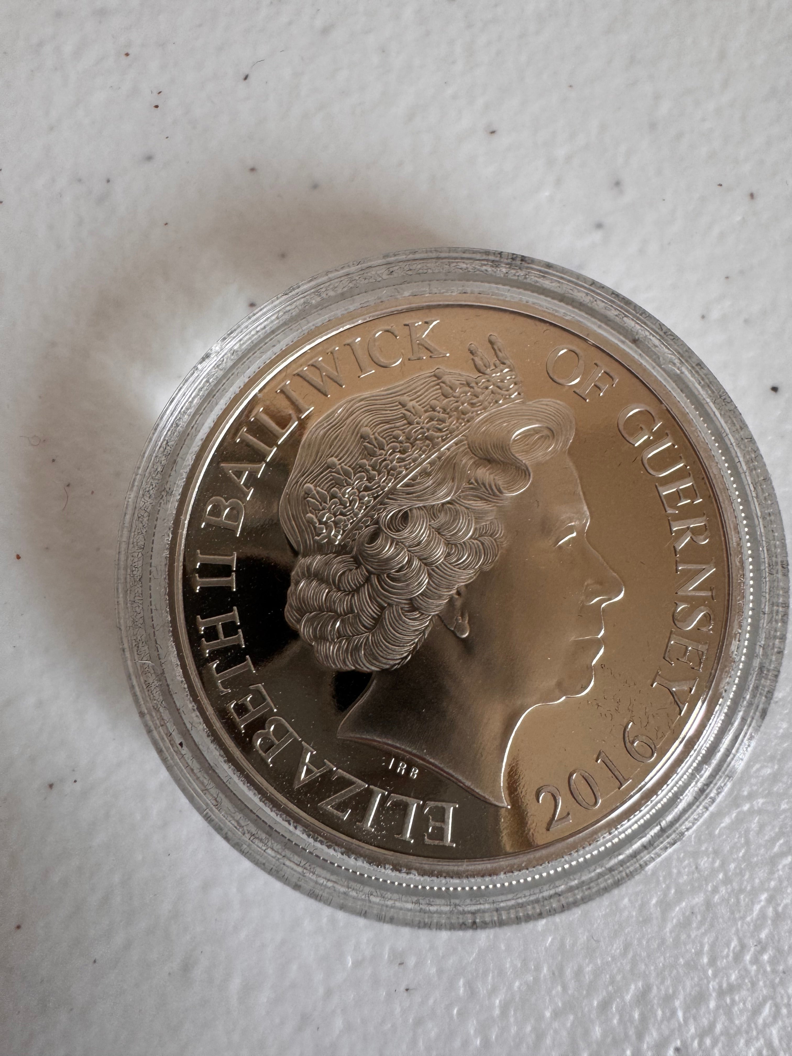 Lot 29: THE BATTLE OF THE SOMME
FIVE POUND PROOF COIN
Certificate of Authenticity (Estimate £25-40)