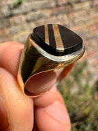 Lot 10: 9ct Gold Onyx Ring (Estimate £90-160)